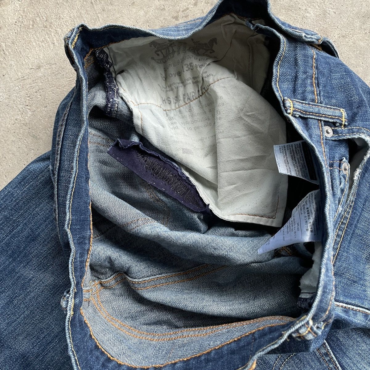 Levi's Vintage Clothing Vintage Levi’s 505 Distressed Faded Denim Jeans Pants W33 Size US 33 - 10 Thumbnail