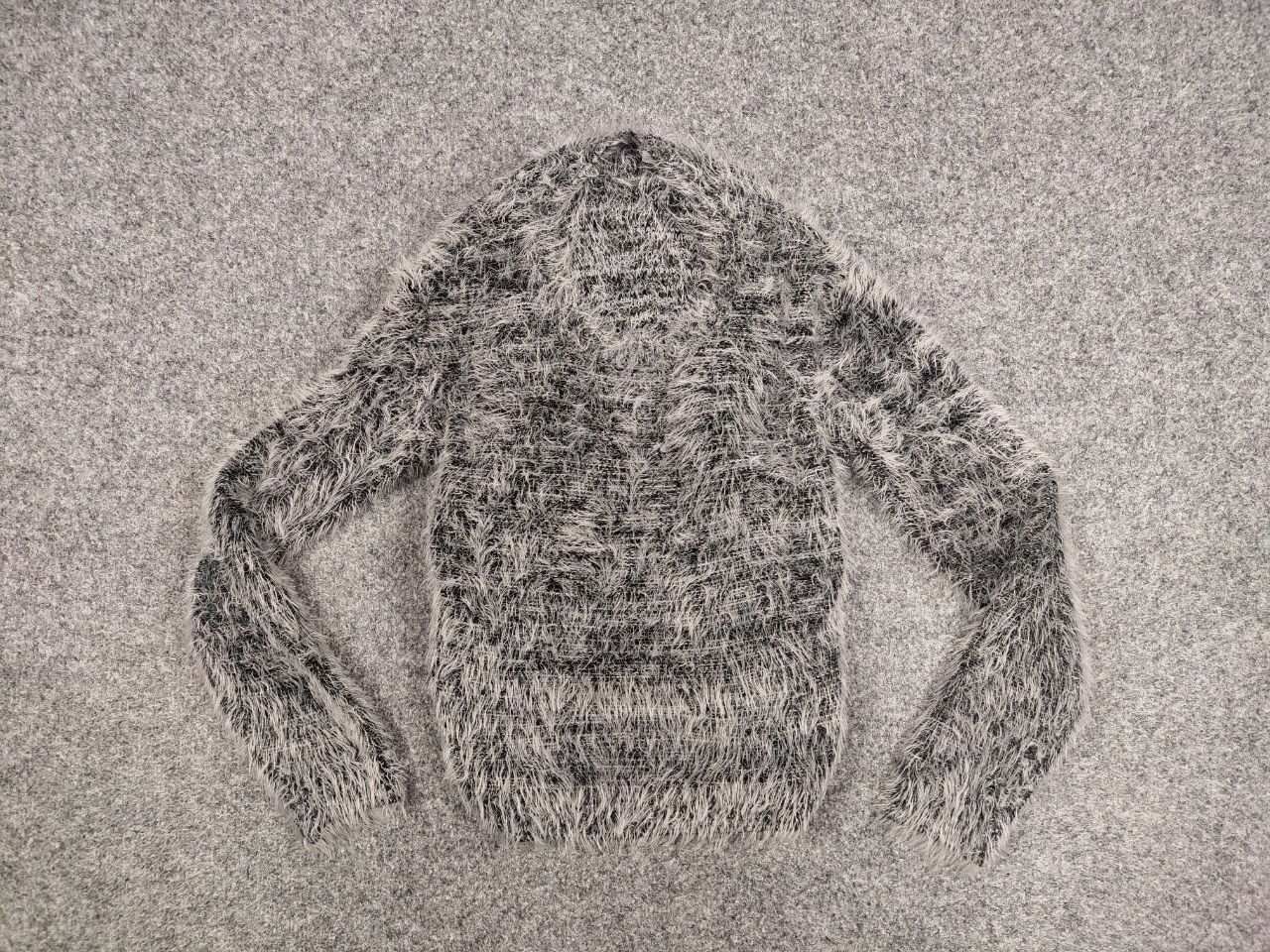 Japanese Brand Vintage 90's Japanese Gray Mohair Style Fuzzy Sweater Hype Size M / US 6-8 / IT 42-44 - 13 Thumbnail
