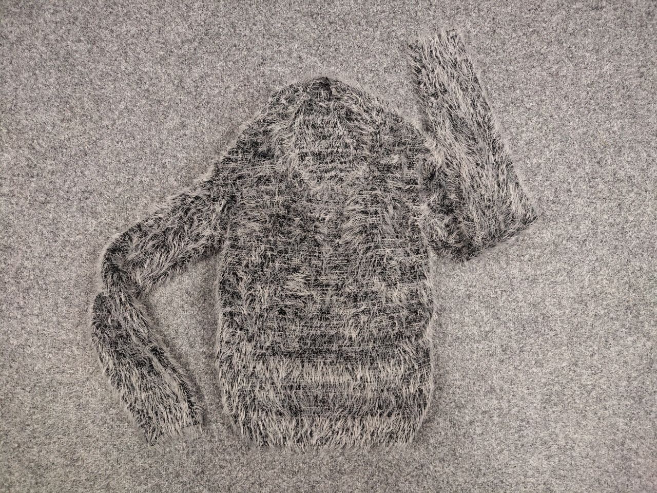 Japanese Brand Vintage 90's Japanese Gray Mohair Style Fuzzy Sweater Hype Size M / US 6-8 / IT 42-44 - 12 Thumbnail