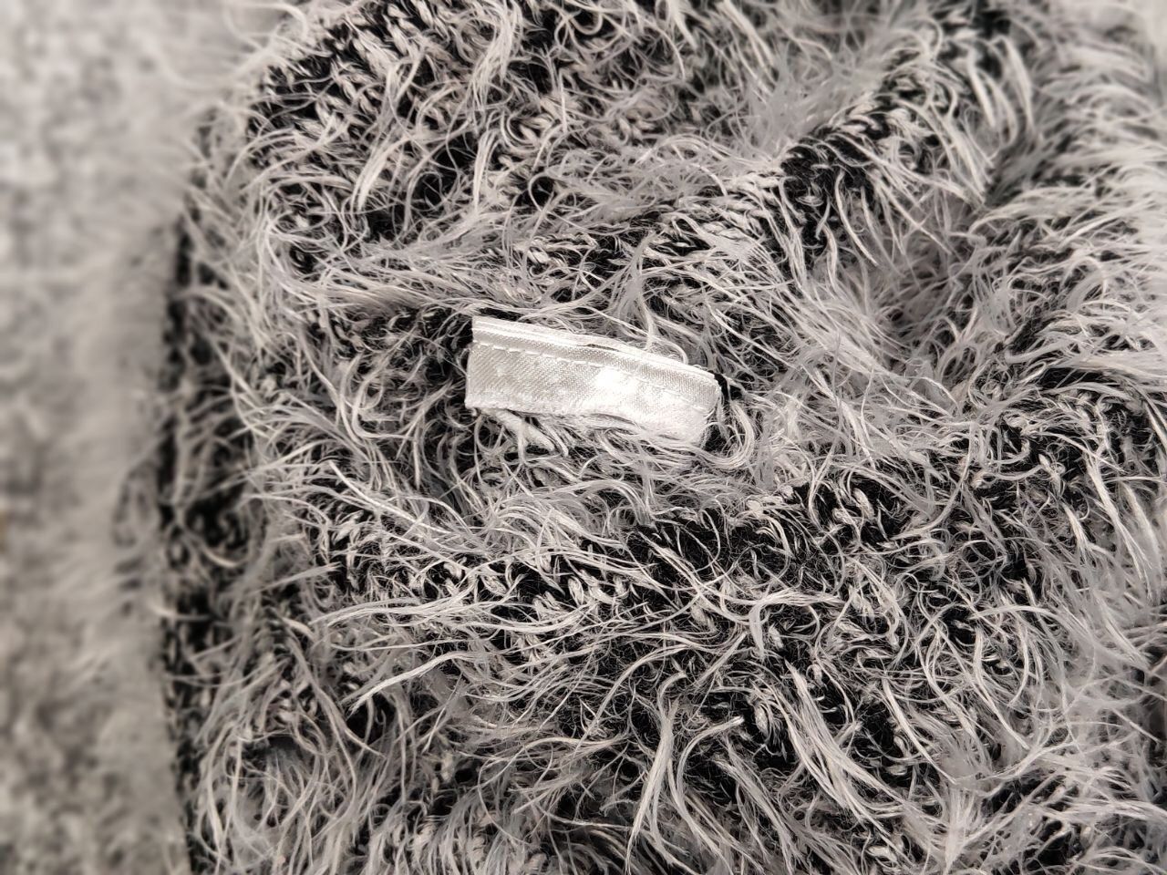 Japanese Brand Vintage 90's Japanese Gray Mohair Style Fuzzy Sweater Hype Size M / US 6-8 / IT 42-44 - 17 Thumbnail