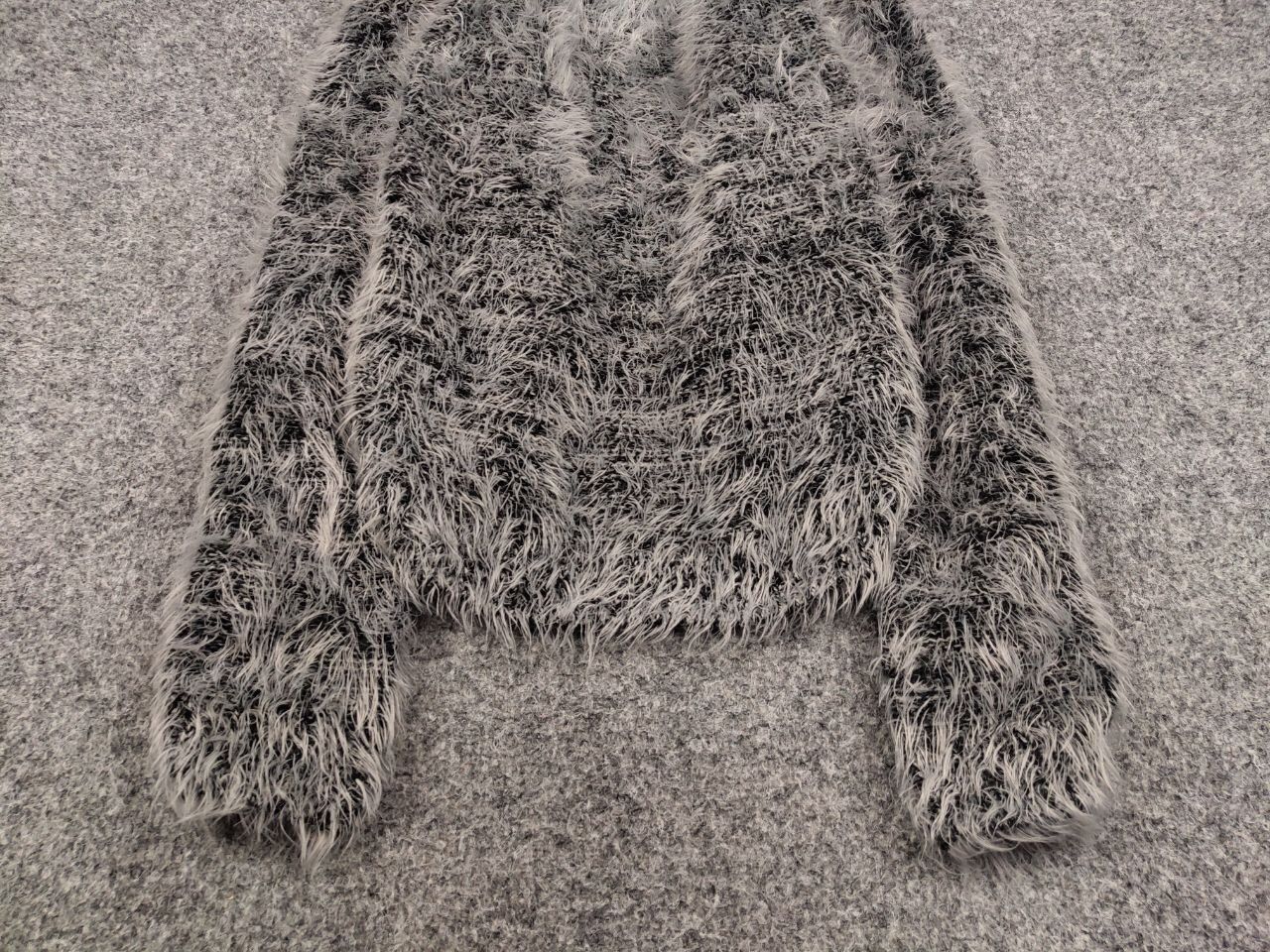 Japanese Brand Vintage 90's Japanese Gray Mohair Style Fuzzy Sweater Hype Size M / US 6-8 / IT 42-44 - 9 Thumbnail