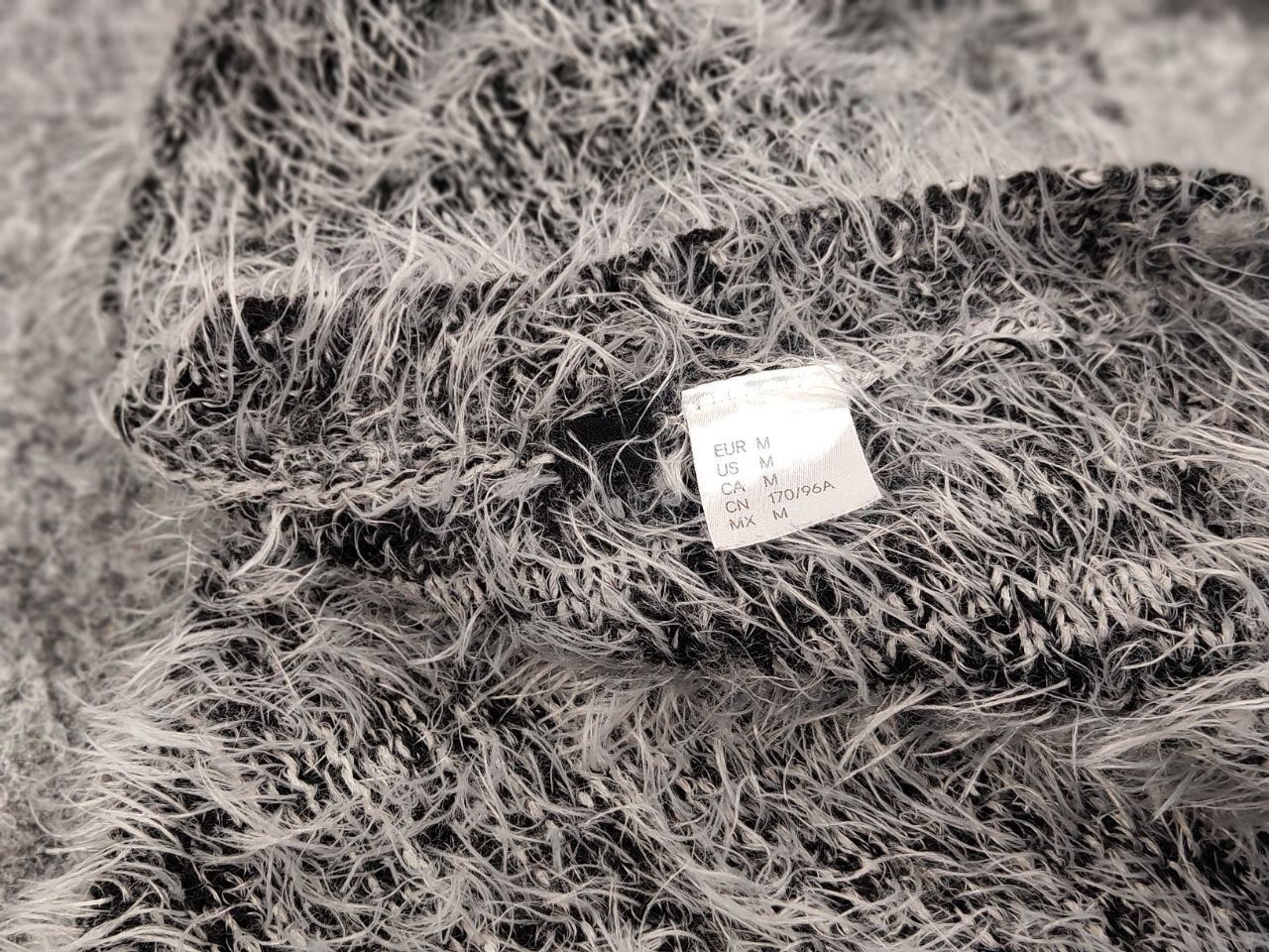 Japanese Brand Vintage 90's Japanese Gray Mohair Style Fuzzy Sweater Hype Size M / US 6-8 / IT 42-44 - 16 Thumbnail