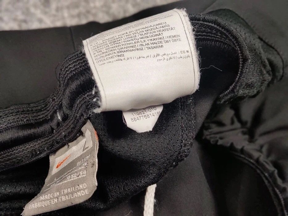 Nike Vintage Nike Shorts Black Logo swoosh casual Y2K Streetwear Size US 35 - 12 Thumbnail