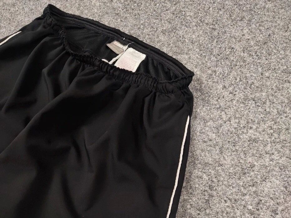 Nike Vintage Nike Shorts Black Logo swoosh casual Y2K Streetwear Size US 35 - 6 Thumbnail