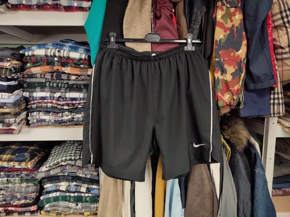 Nike Vintage Nike Shorts Black Logo swoosh casual Y2K Streetwear Size US 35 - 14 Thumbnail