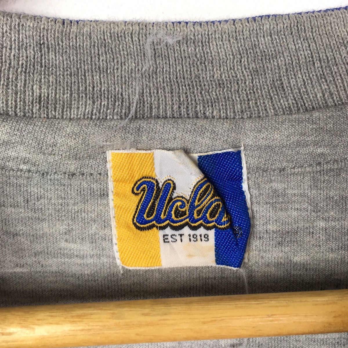 Vintage Vintage UCLA Weat Shore Hawaii Big Logo Sweatshirt Size US L / EU 52-54 / 3 - 4 Thumbnail