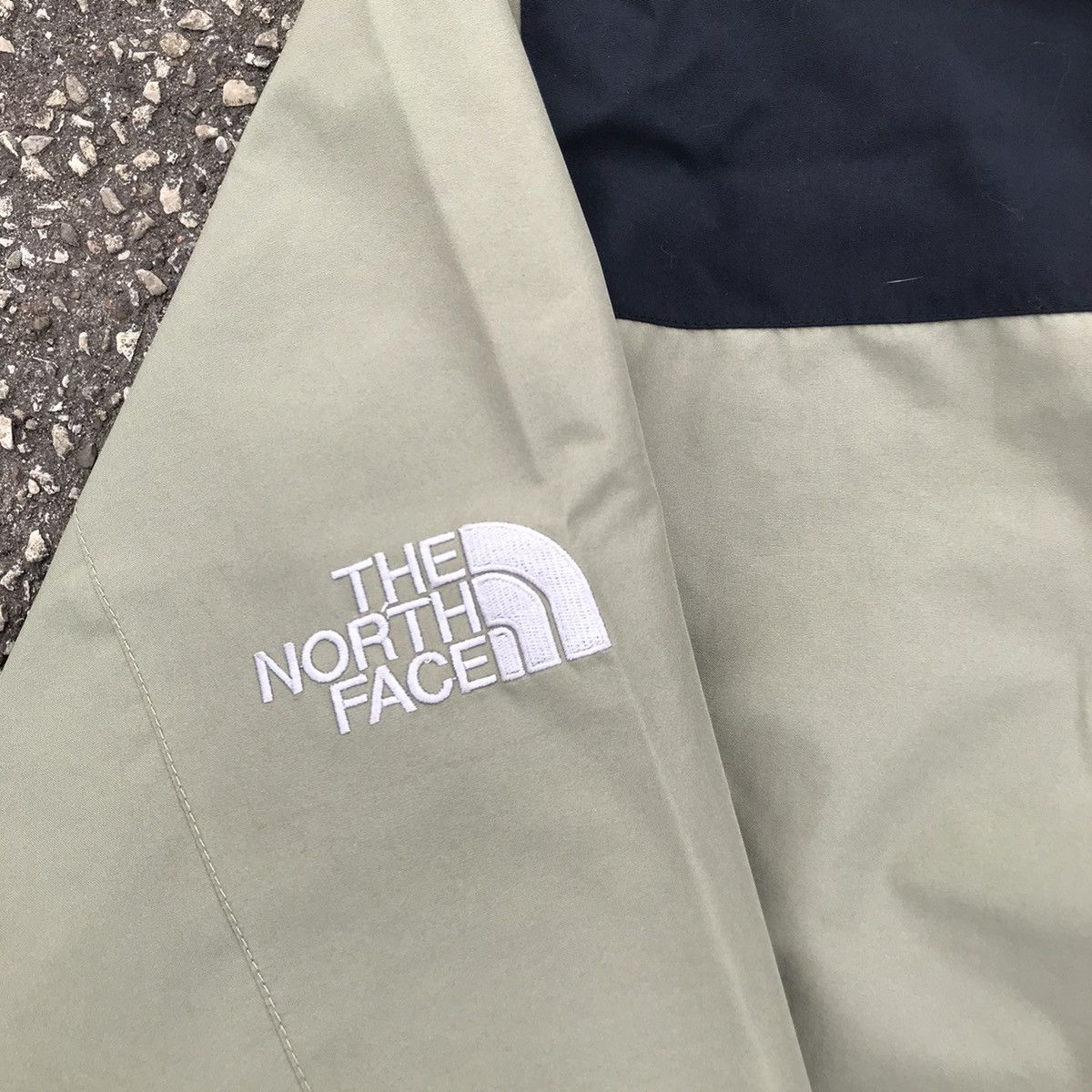 The North Face × Vintage Vintage 90s The North Face HydroSeal shell jacket Olive sz M Size US M / EU 48-50 / 2 - 9 Thumbnail