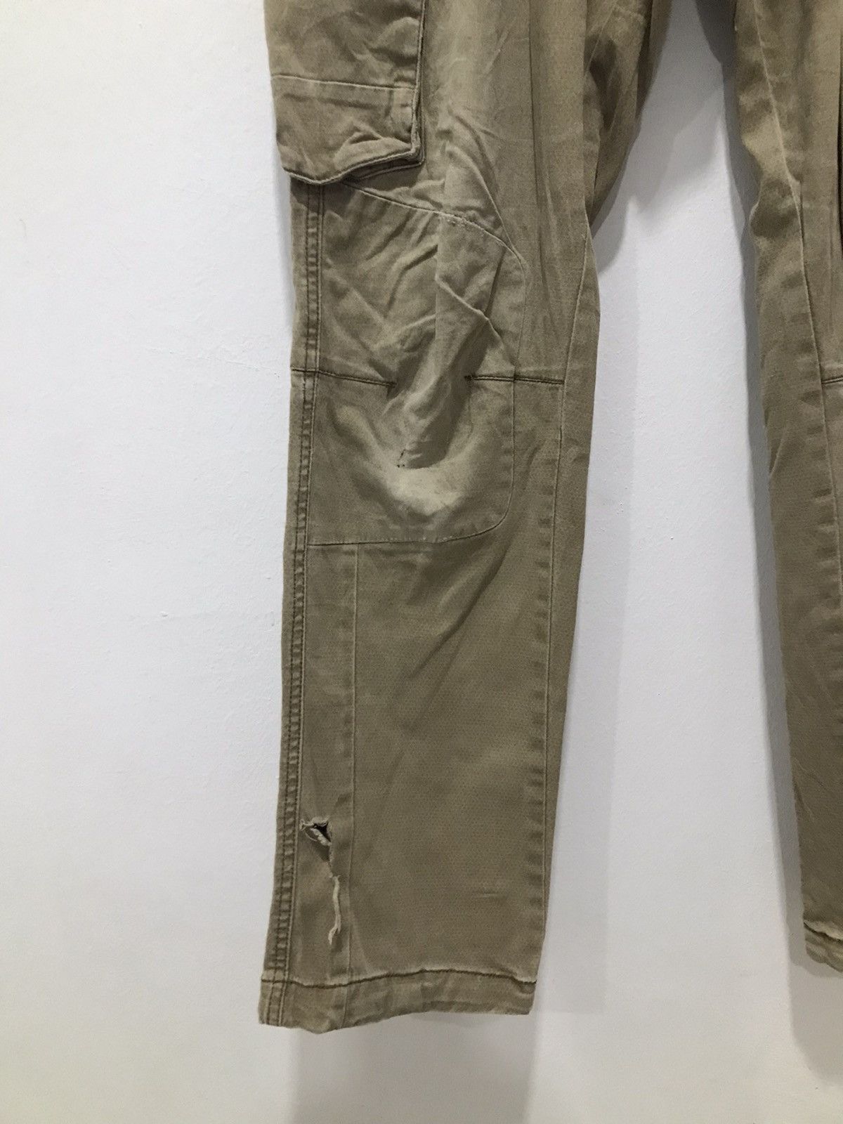 Japanese Brand IZ7250 Faded distressed Cargo Multipocket pants Size US 30 / EU 46 - 6 Thumbnail
