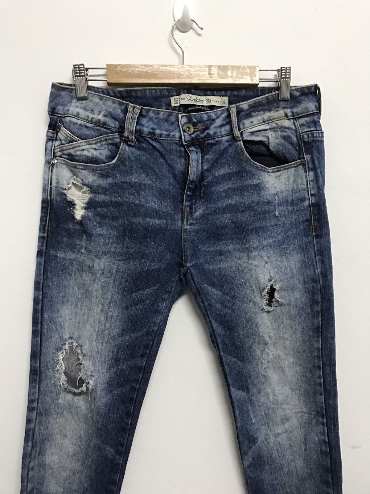 Zara Distressed Denim Slim Fit Design Kurt Cobain Grunge