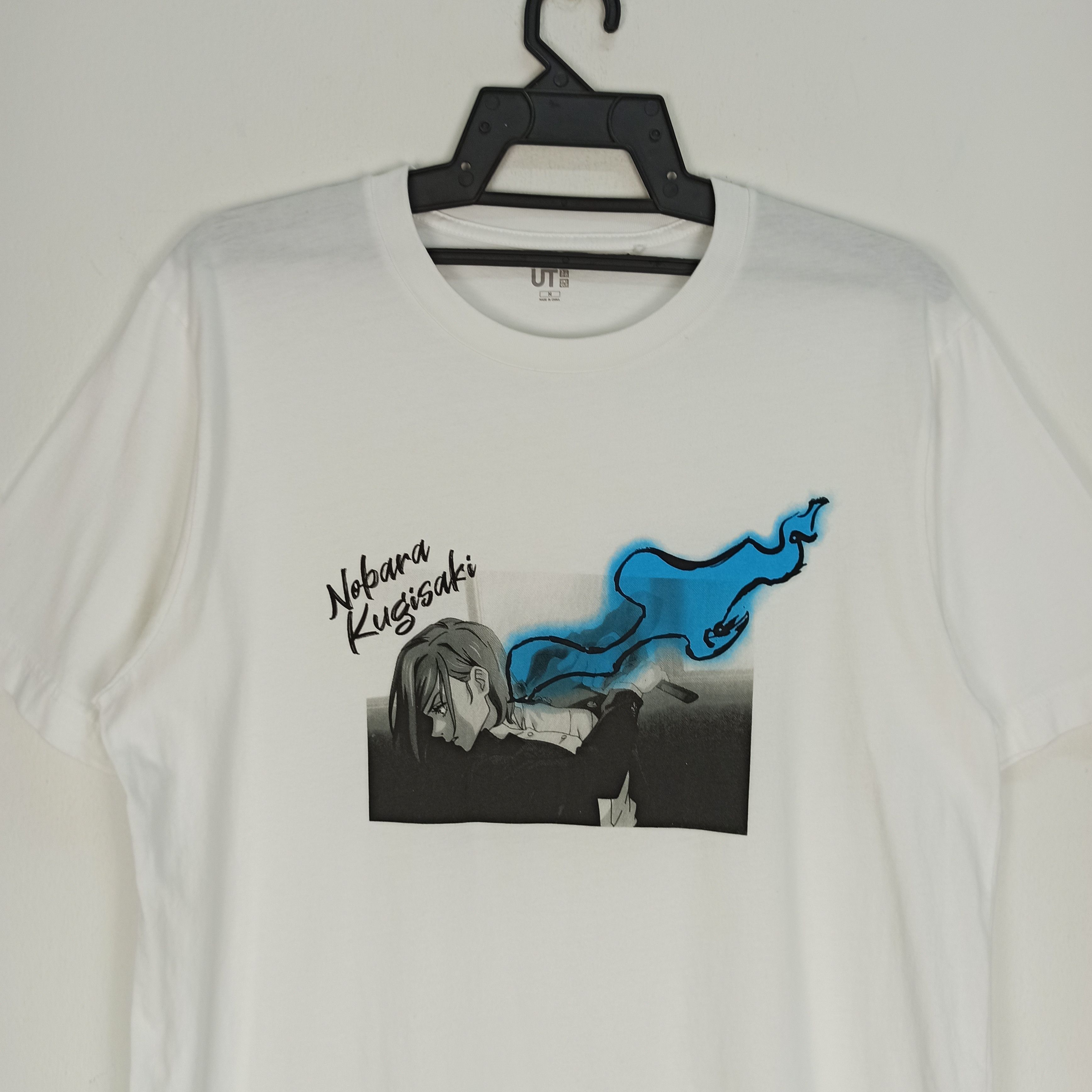 Anime Kaos Uniqlo X Jujutsu Kaisen Nobara Kugisaki Anime Version Size US M / EU 48-50 / 2 - 2 Thumbnail