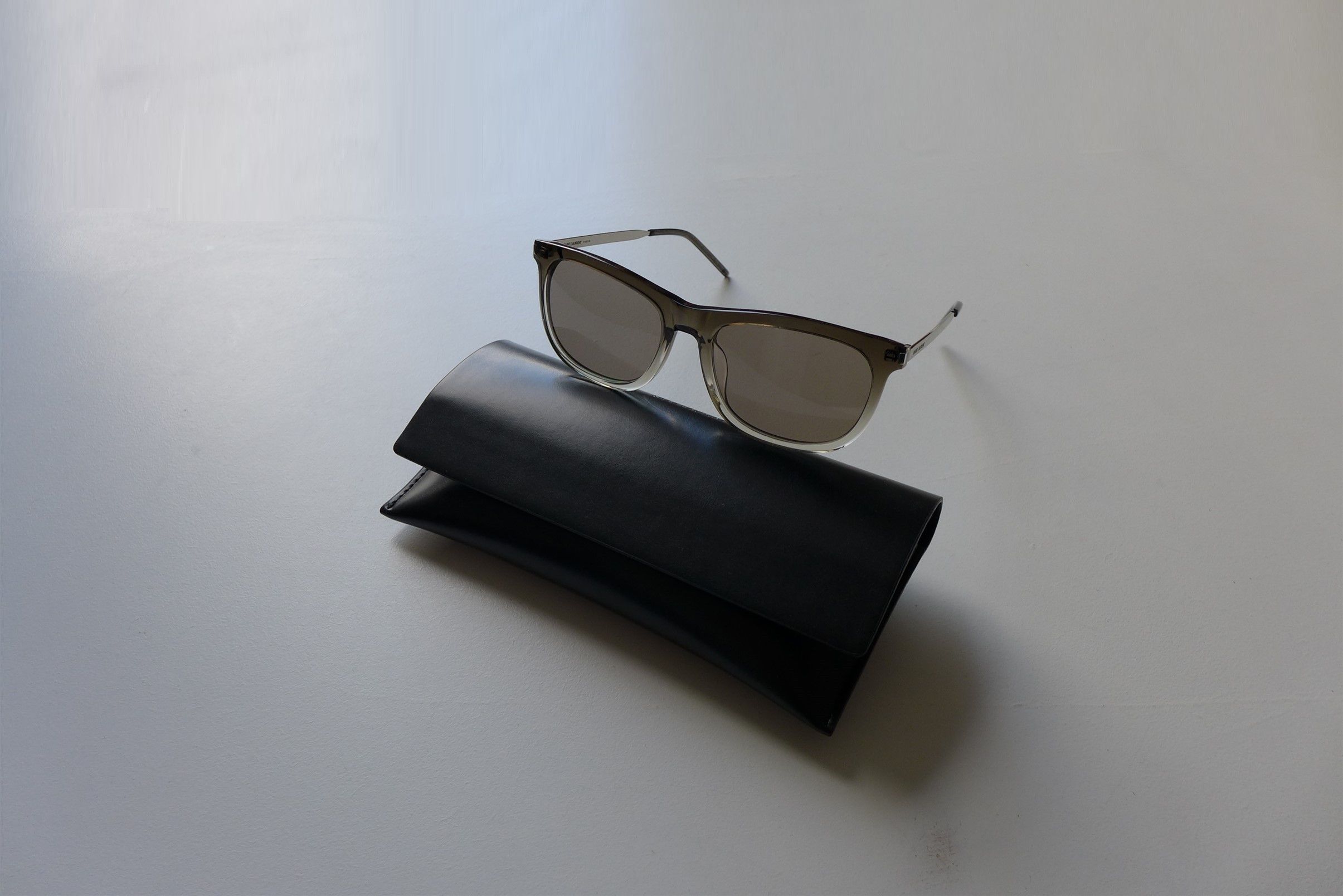 Saint Laurent Paris Saint Laurent SL509 Sunglasses - Clear & Grey Acetate Size ONE SIZE - 4 Thumbnail