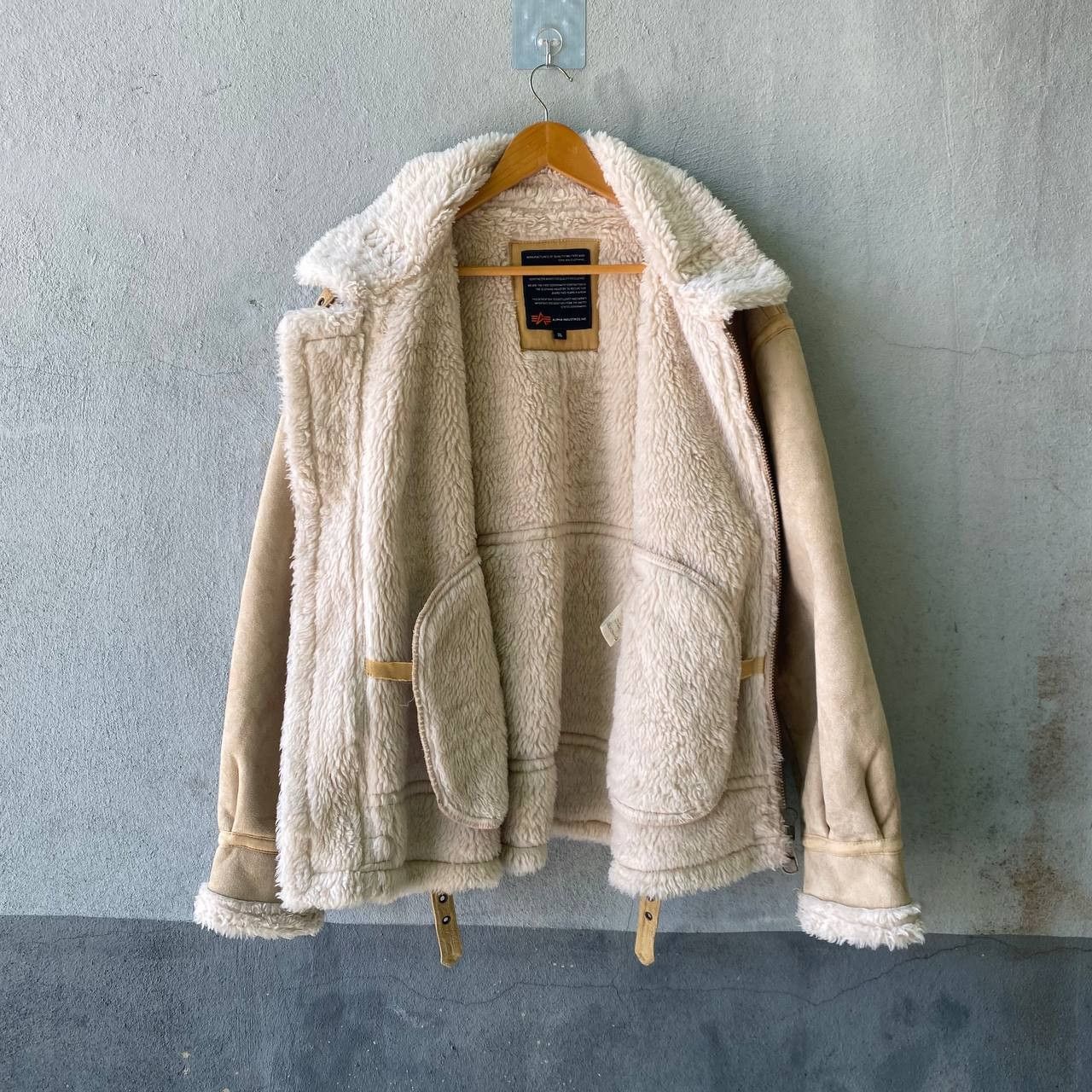 Alpha Industries Alpha Industries Faux B3 Sheepskin fur lining zipper jacket Size US XL / EU 56 / 4 - 2 Thumbnail