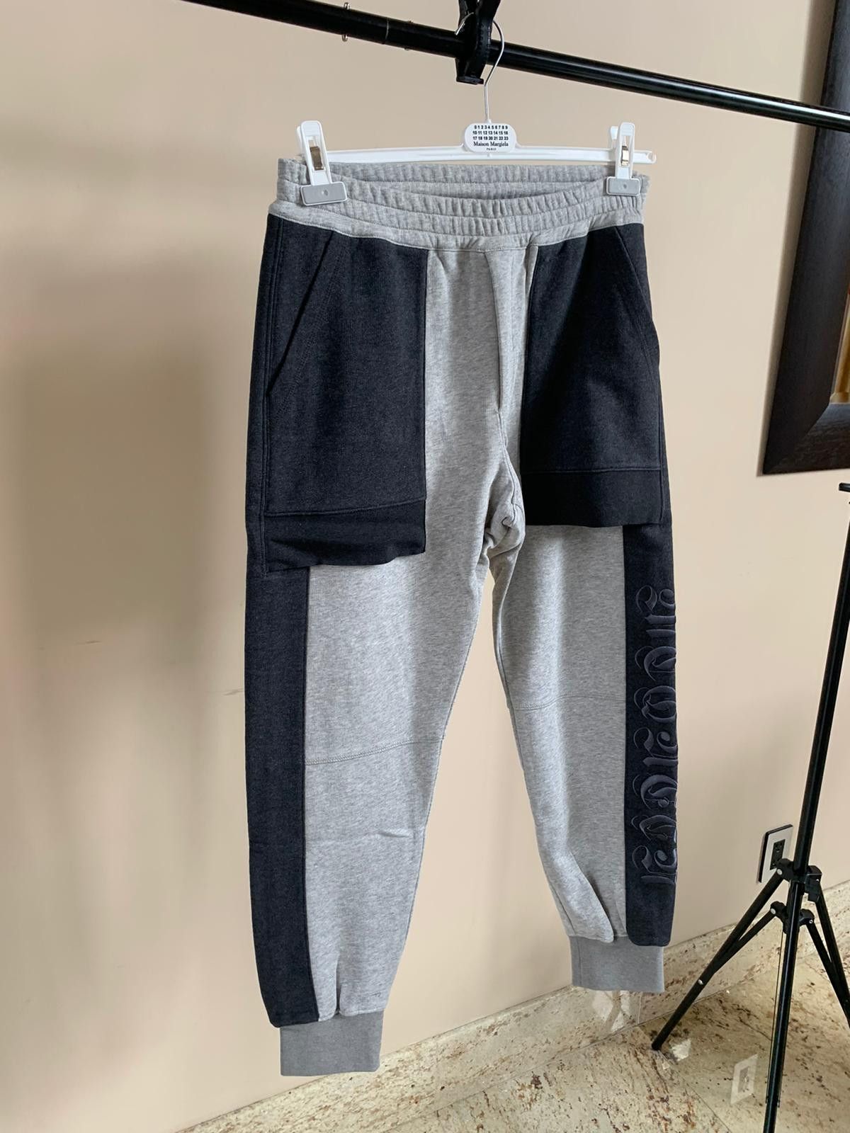 Alexander McQueen Contrast Sweat Pants With Logo Trim in Grey Size US 32 / EU 48 - 13 Thumbnail