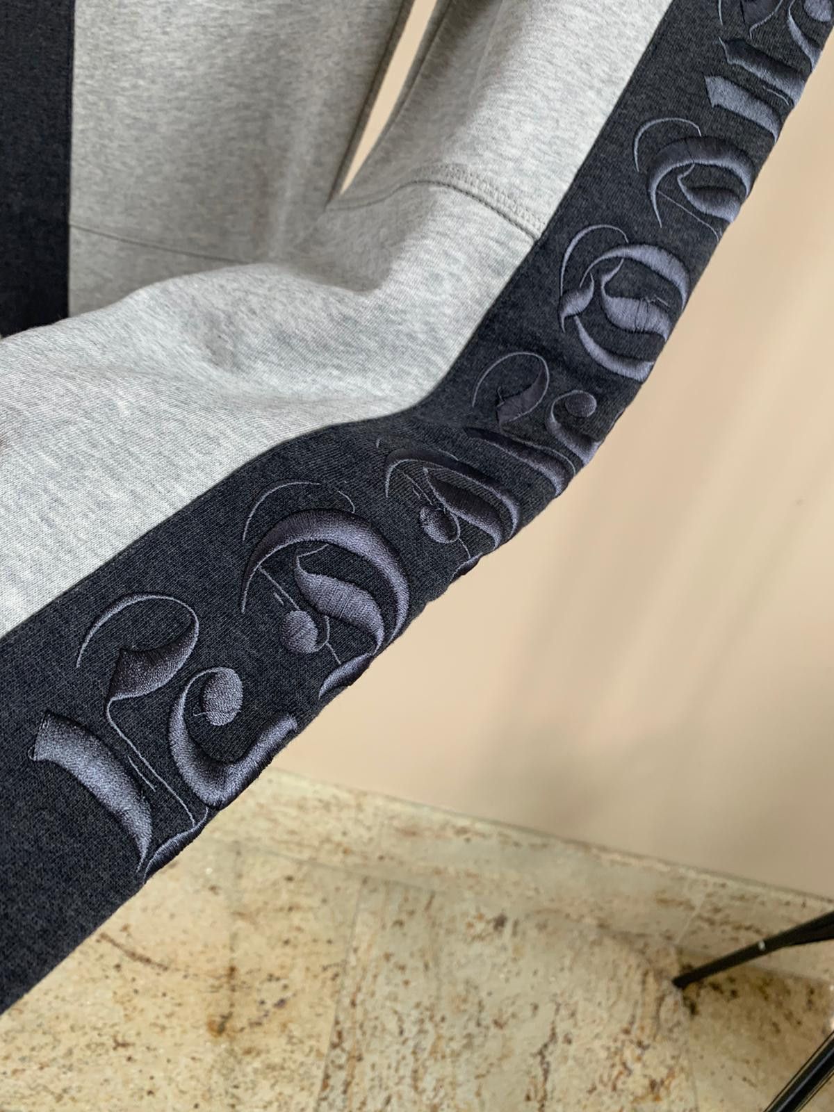 Alexander McQueen Contrast Sweat Pants With Logo Trim in Grey Size US 32 / EU 48 - 4 Thumbnail