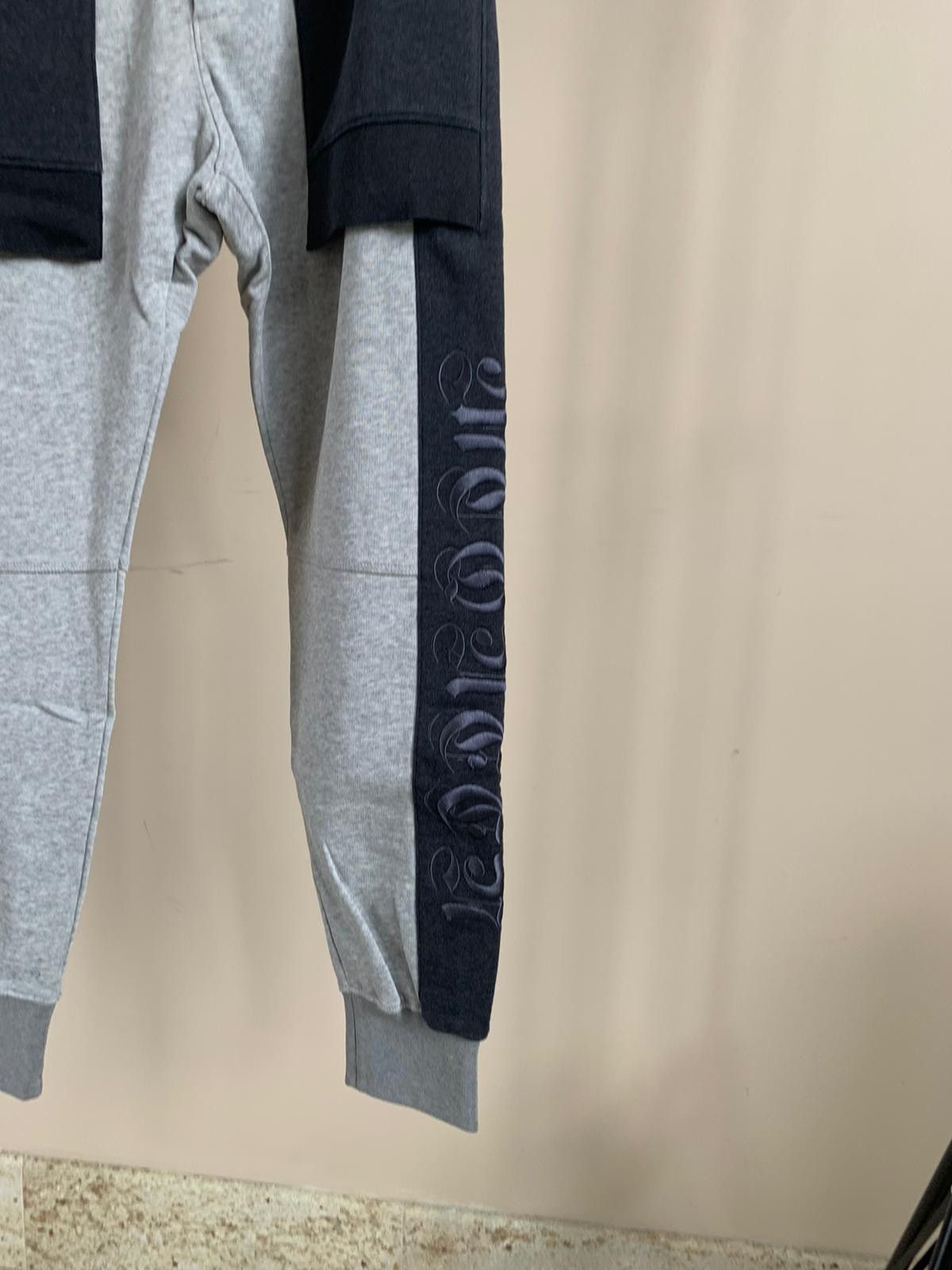 Alexander McQueen Contrast Sweat Pants With Logo Trim in Grey Size US 32 / EU 48 - 9 Thumbnail