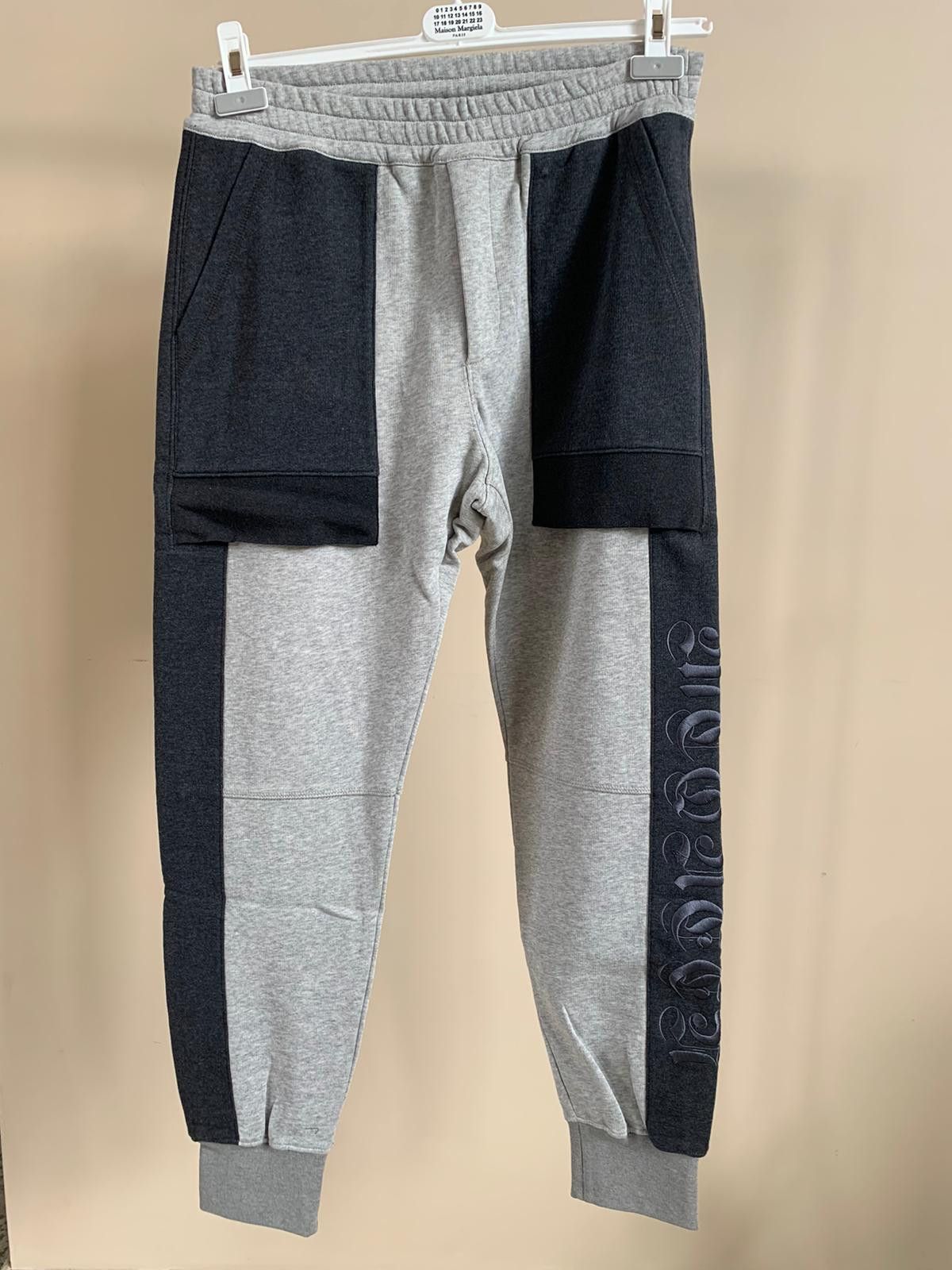 Alexander McQueen Contrast Sweat Pants With Logo Trim in Grey Size US 32 / EU 48 - 2 Thumbnail