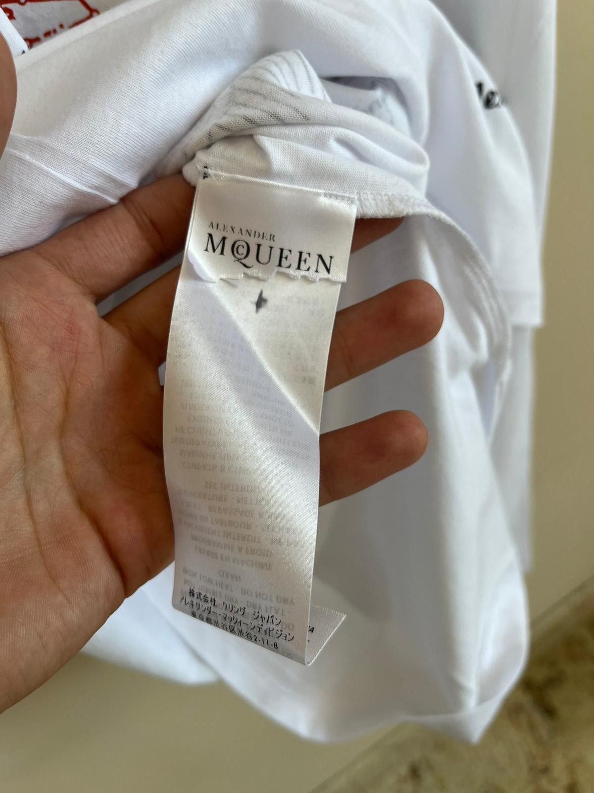 Alexander McQueen Long Sleeve T-Shirt in White Size US L / EU 52-54 / 3 - 7 Thumbnail
