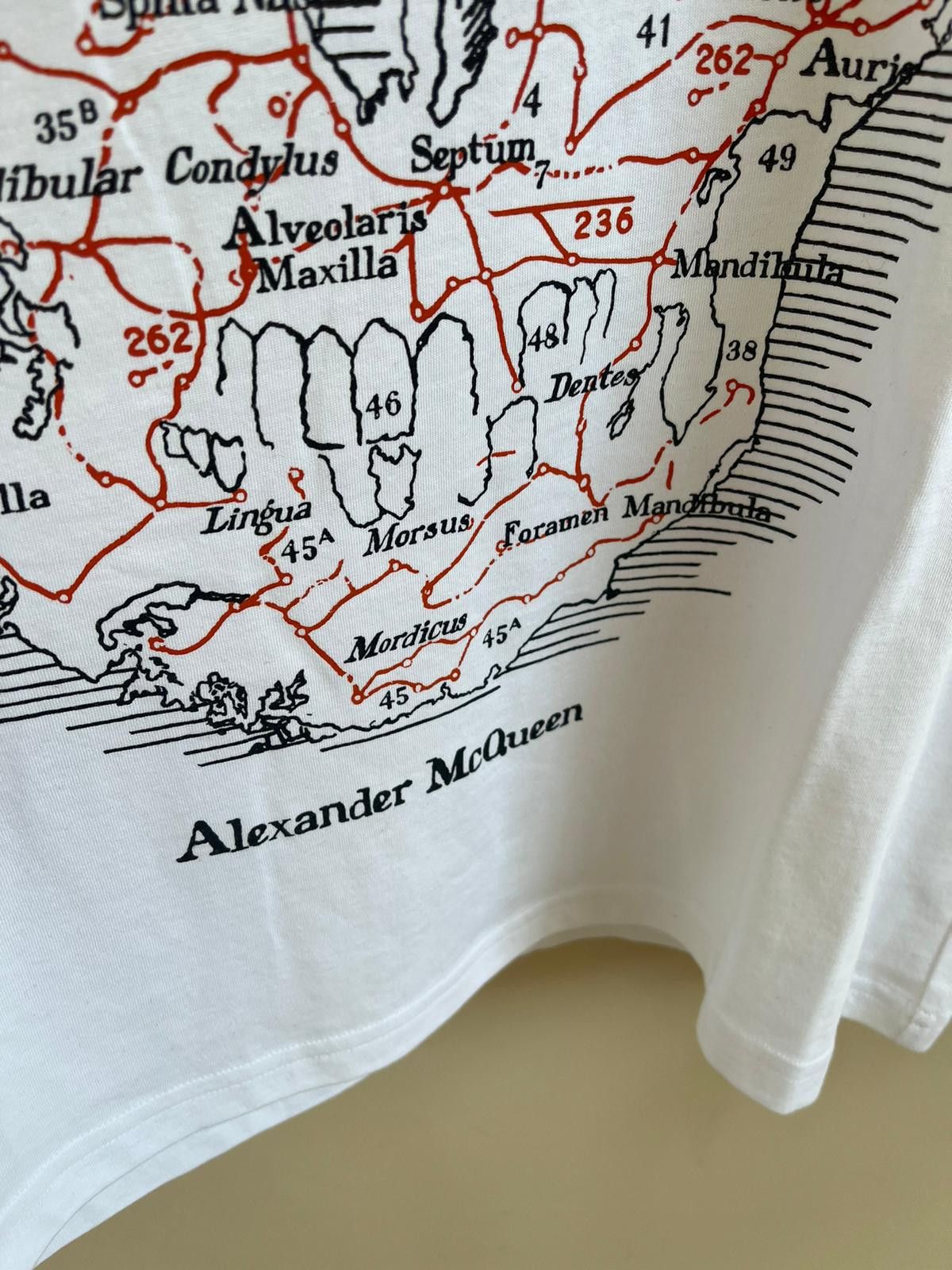 Alexander McQueen Long Sleeve T-Shirt in White Size US L / EU 52-54 / 3 - 6 Thumbnail