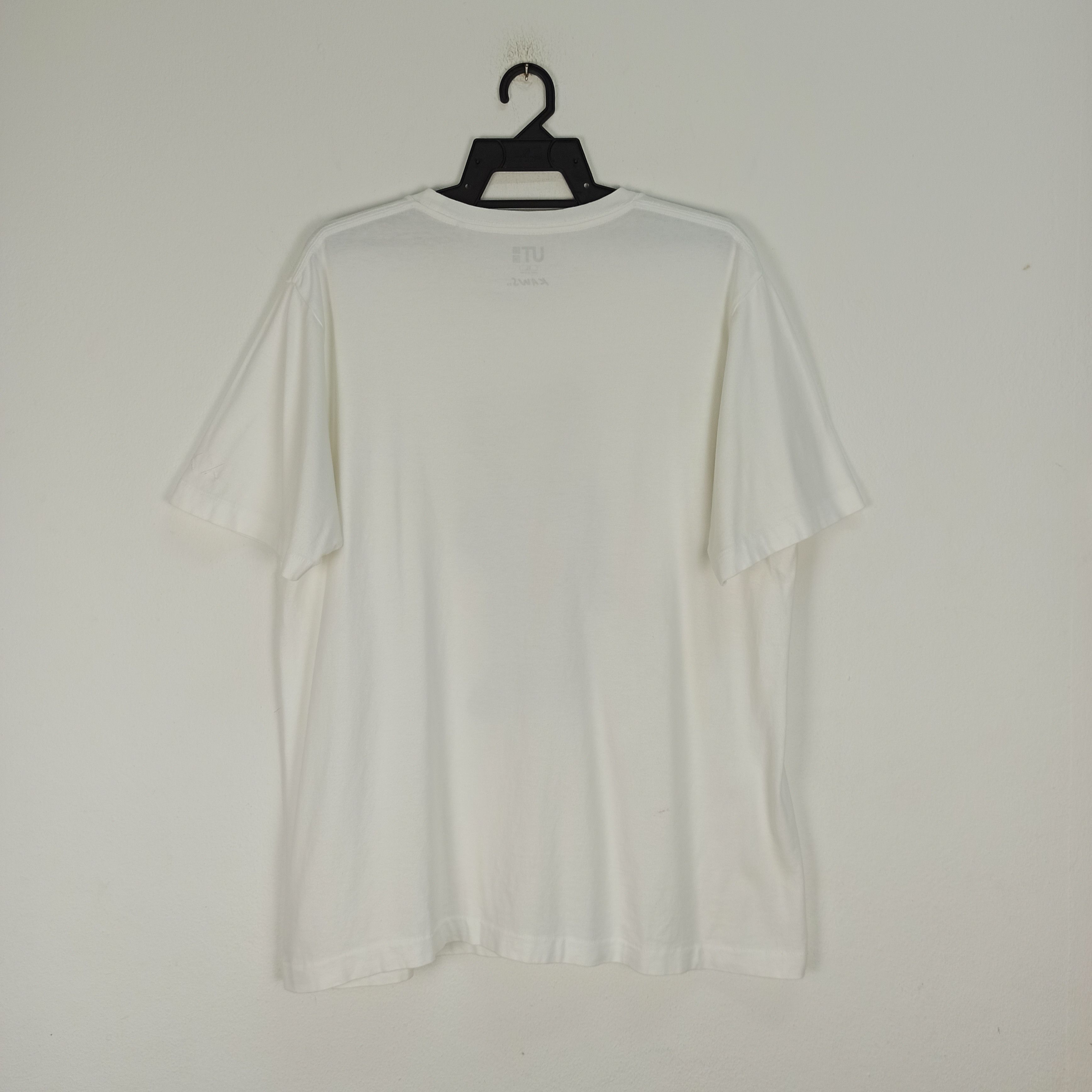 Kaws × Uniqlo Rare Kaws X Uniqlo Tshirt Size US XL / EU 56 / 4 - 5 Thumbnail
