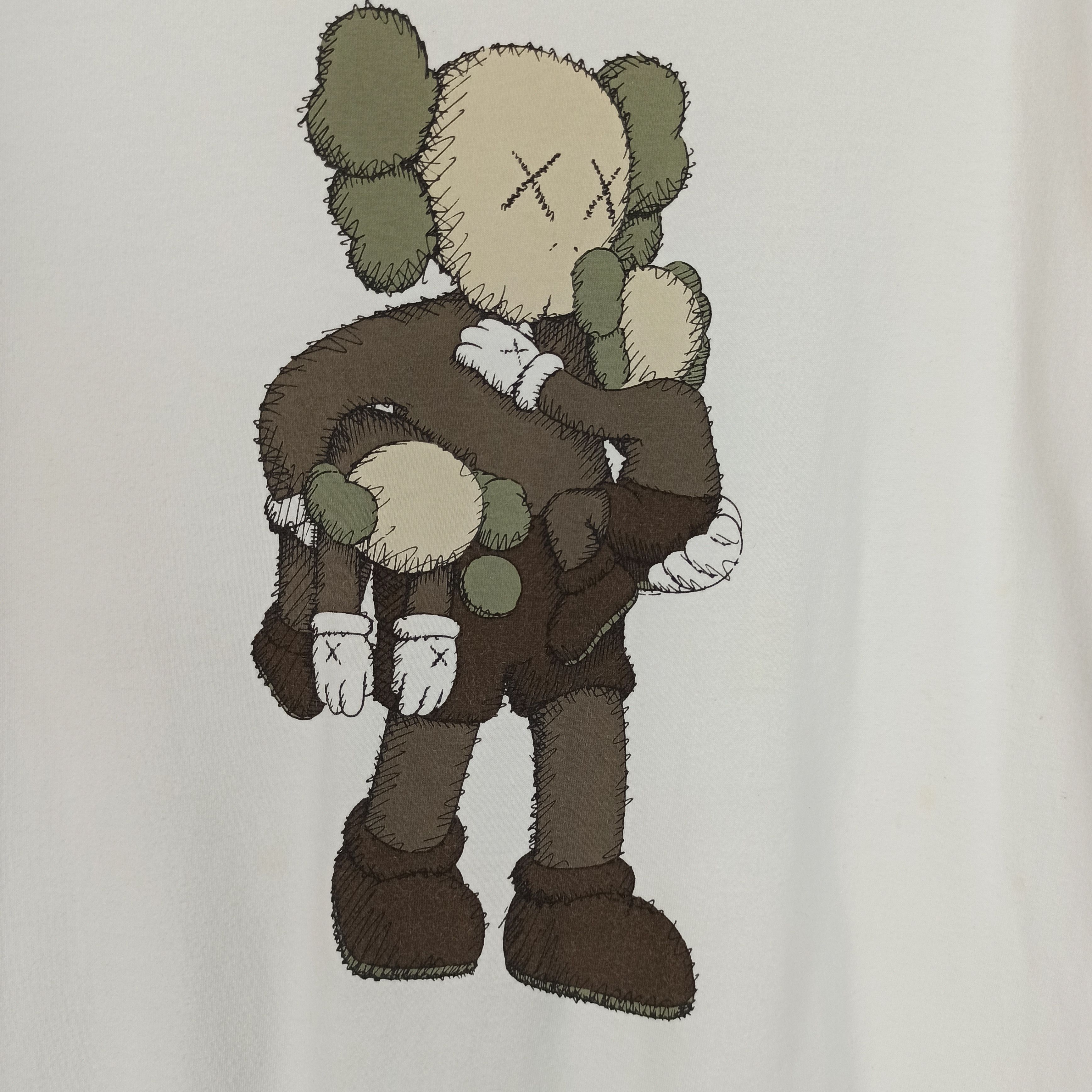 Kaws × Uniqlo Rare Kaws X Uniqlo Tshirt Size US XL / EU 56 / 4 - 3 Thumbnail