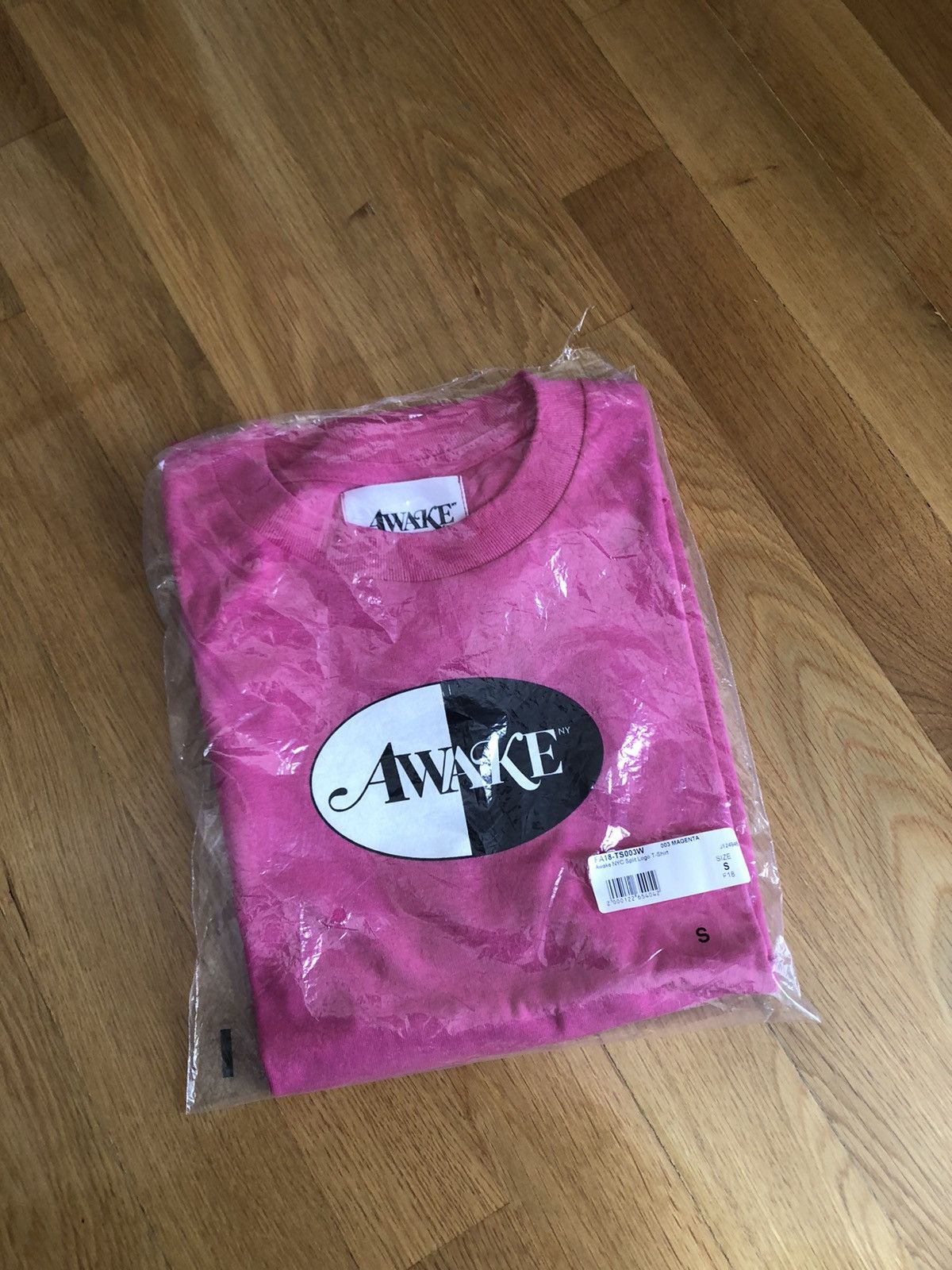 Awake NY Awake NY split logo magenta t-shirt Size US S / EU 44-46 / 1 - 3 Thumbnail