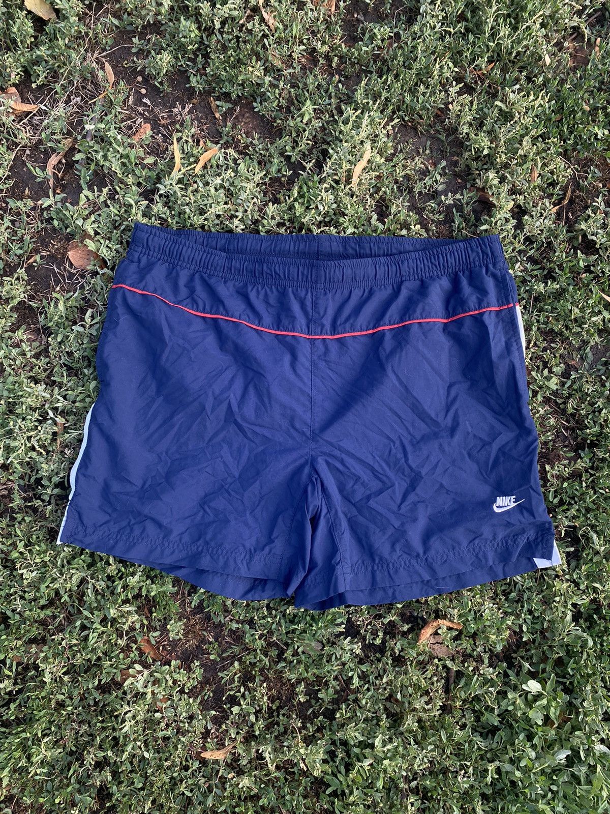 Nike Vintage Nike shorts streetwear swoosh casual y2k size M Size US 32 / EU 48 - 1 Thumbnail