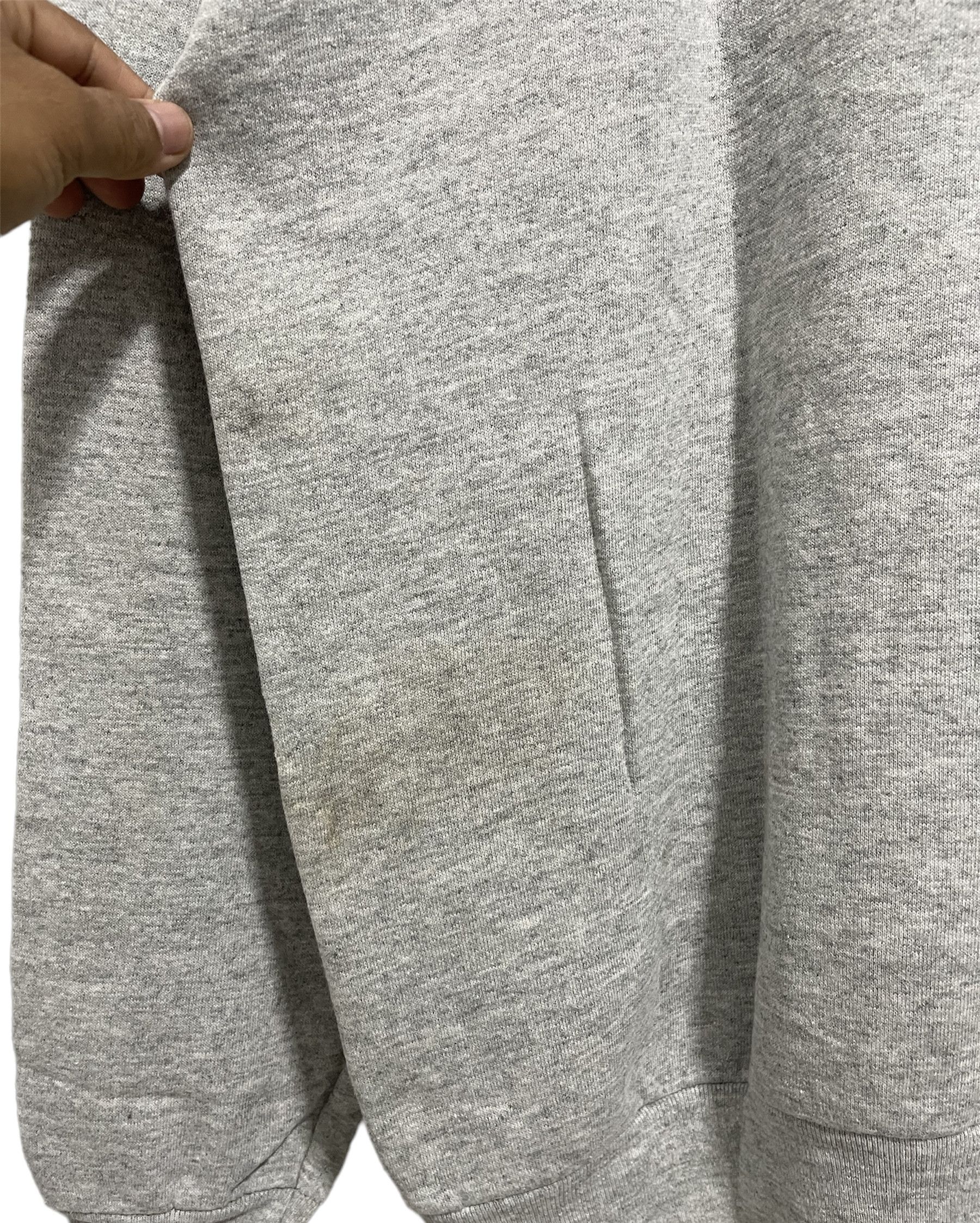 Fruit Of The Loom Vintage 1990 Wisconsin Winter Bear Big Logo Sweatshirt Size US XL / EU 56 / 4 - 8 Thumbnail