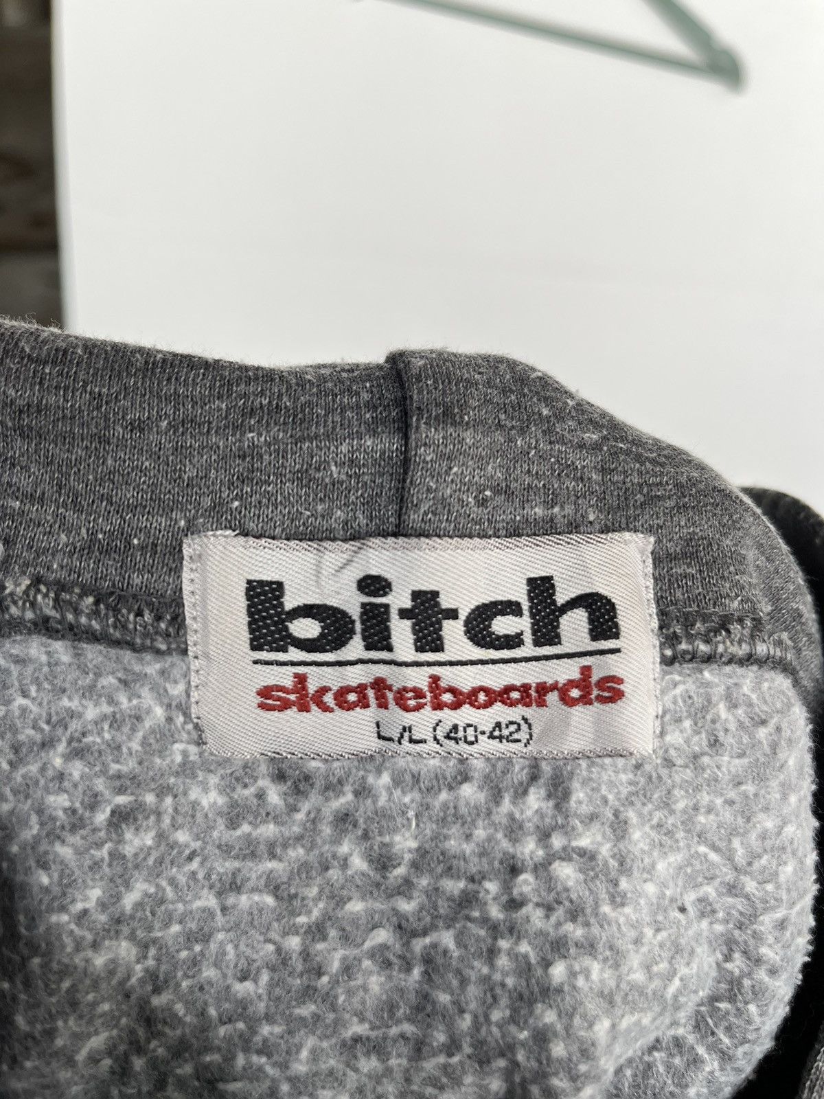 Vintage Vintage Bitch Skateboard Hoodie Size US L / EU 52-54 / 3 - 4 Thumbnail