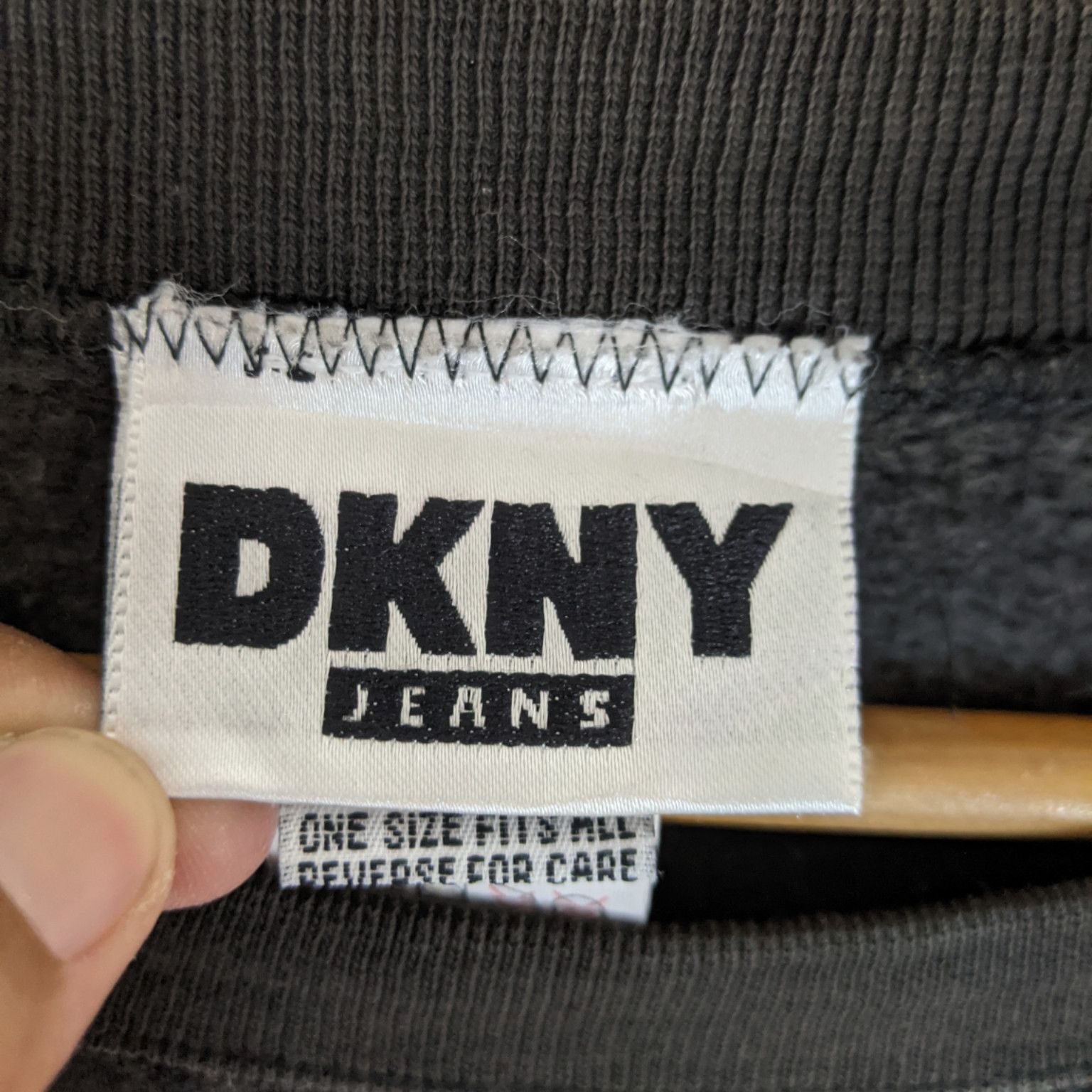 DKNY Vintage 90's DKNY USA Big Spell Out Logo Jumper Sweatshirt Size US XL / EU 56 / 4 - 10 Thumbnail