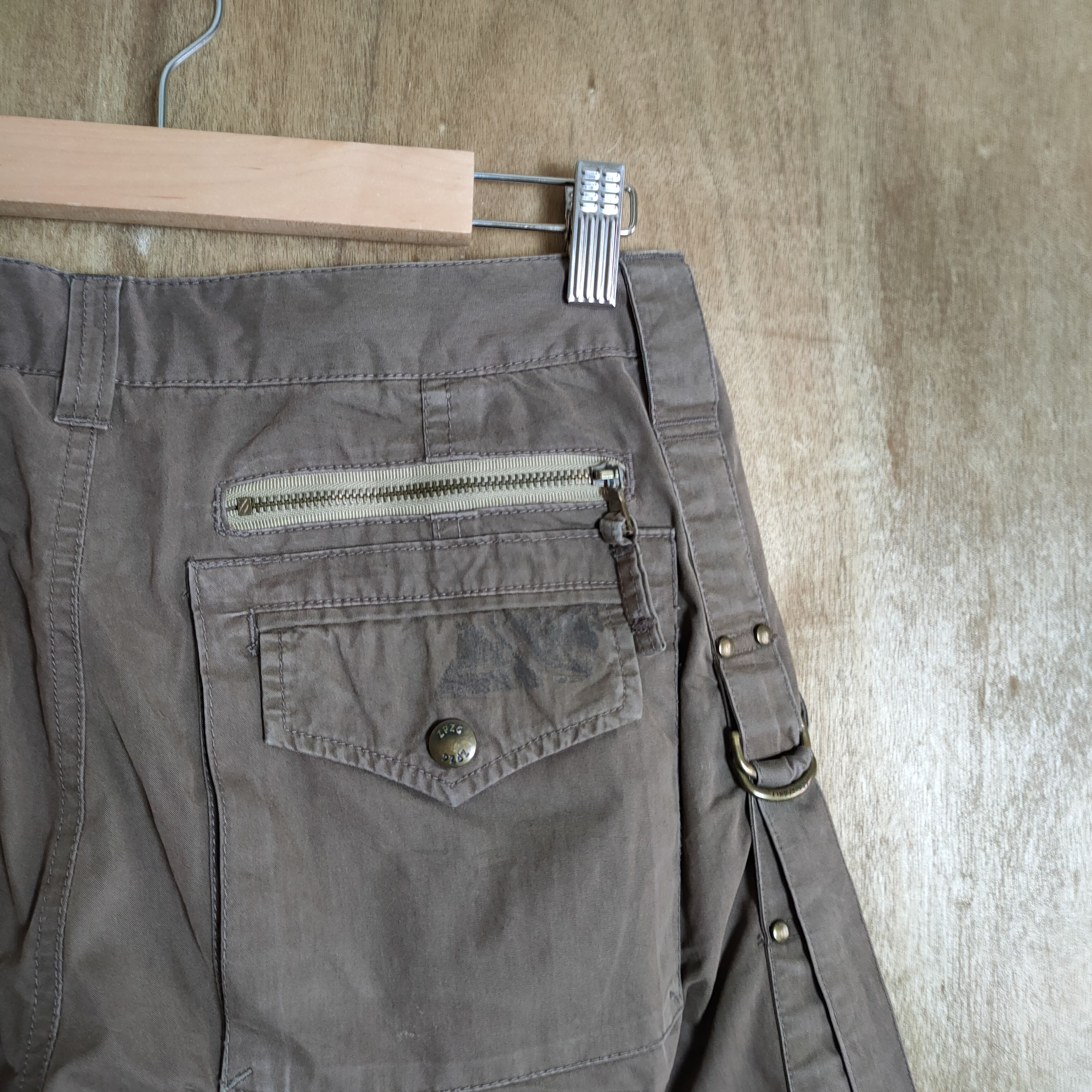 Japanese Brand JAPAN BRAND BROWN BONDAGE CARGO PANTS Size US 30 / EU 46 - 10 Thumbnail