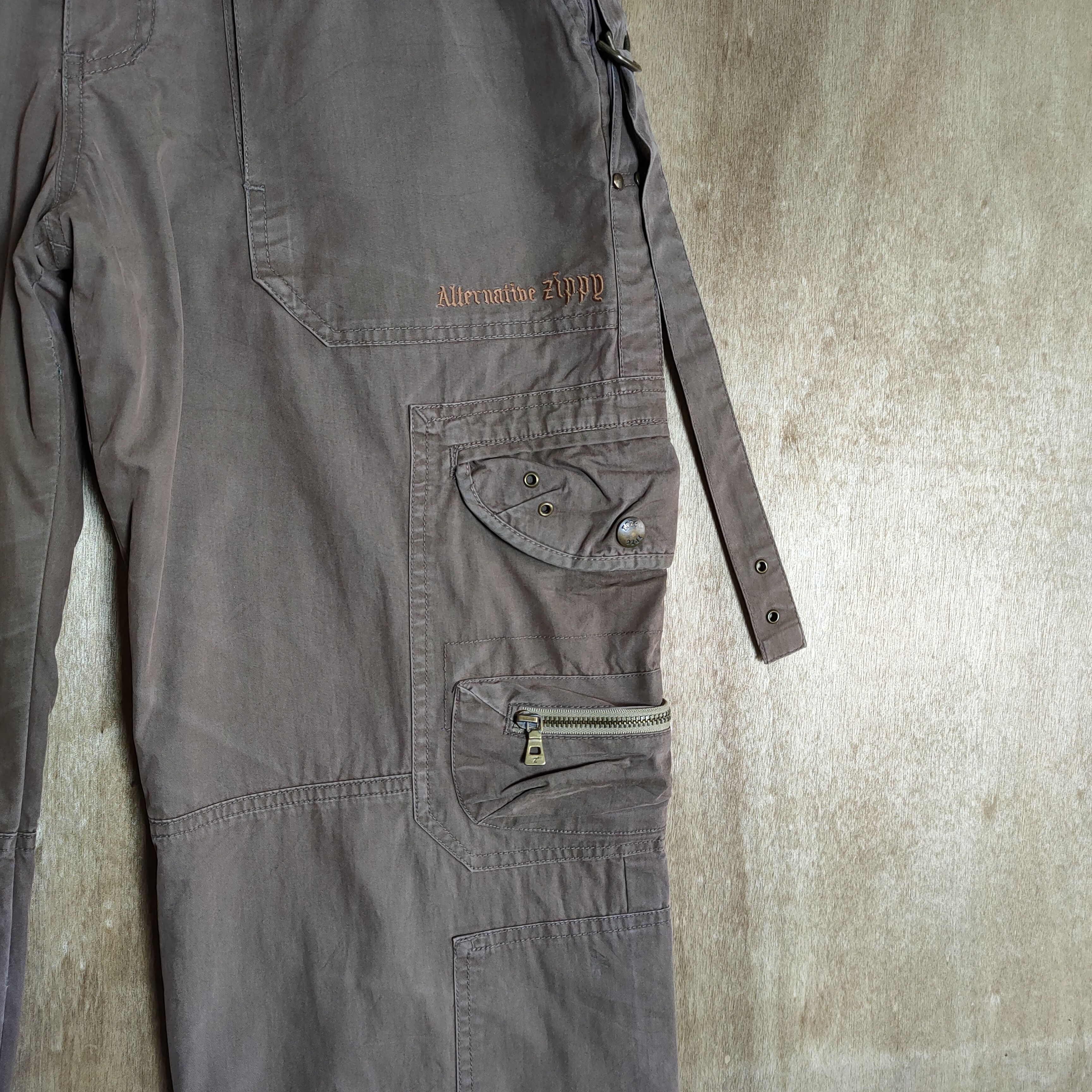 Japanese Brand JAPAN BRAND BROWN BONDAGE CARGO PANTS Size US 30 / EU 46 - 5 Thumbnail