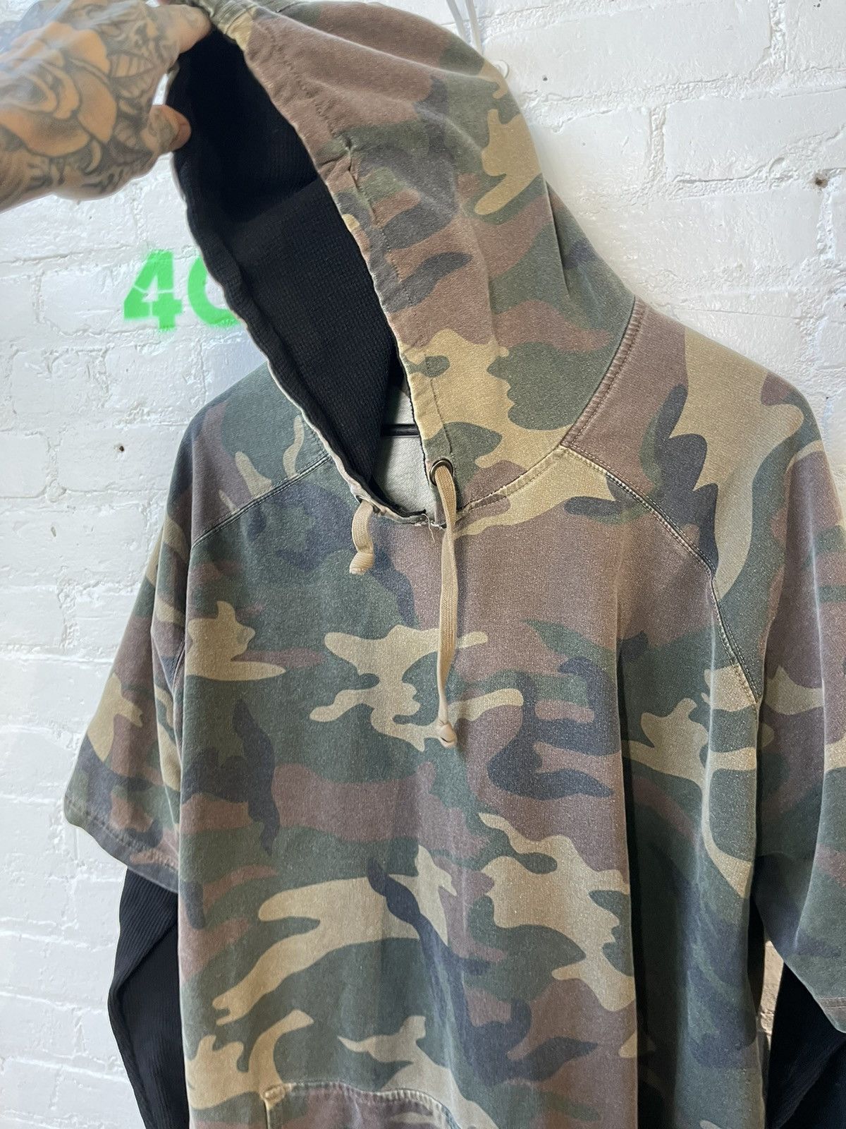 Vintage Vintage CAMO DOUBLE LAYER THRASHED HOODIE Size US XXL / EU 58 / 5 - 2 Thumbnail