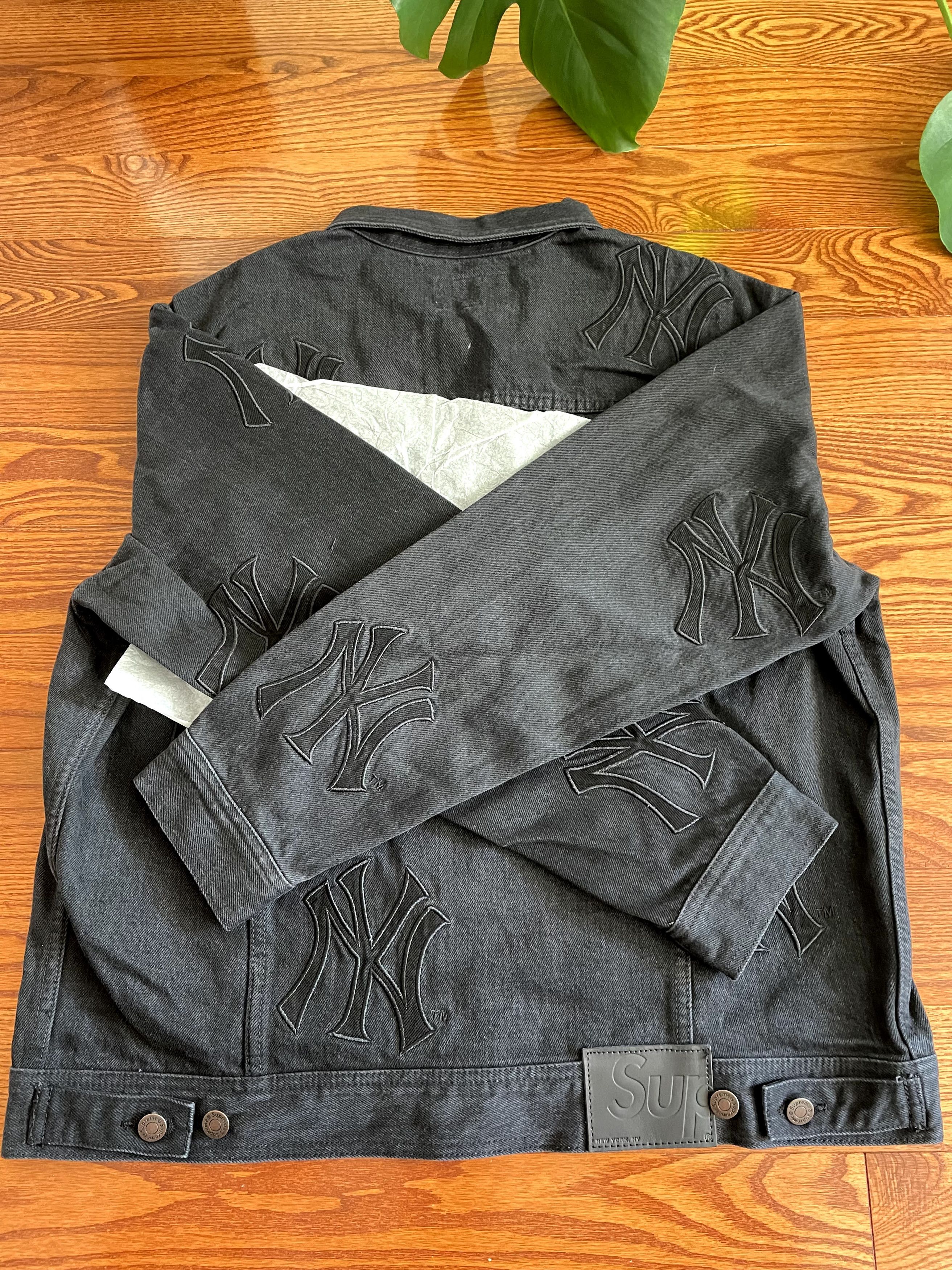 Supreme New York Yankees Denim Trucker Jacket Black Large