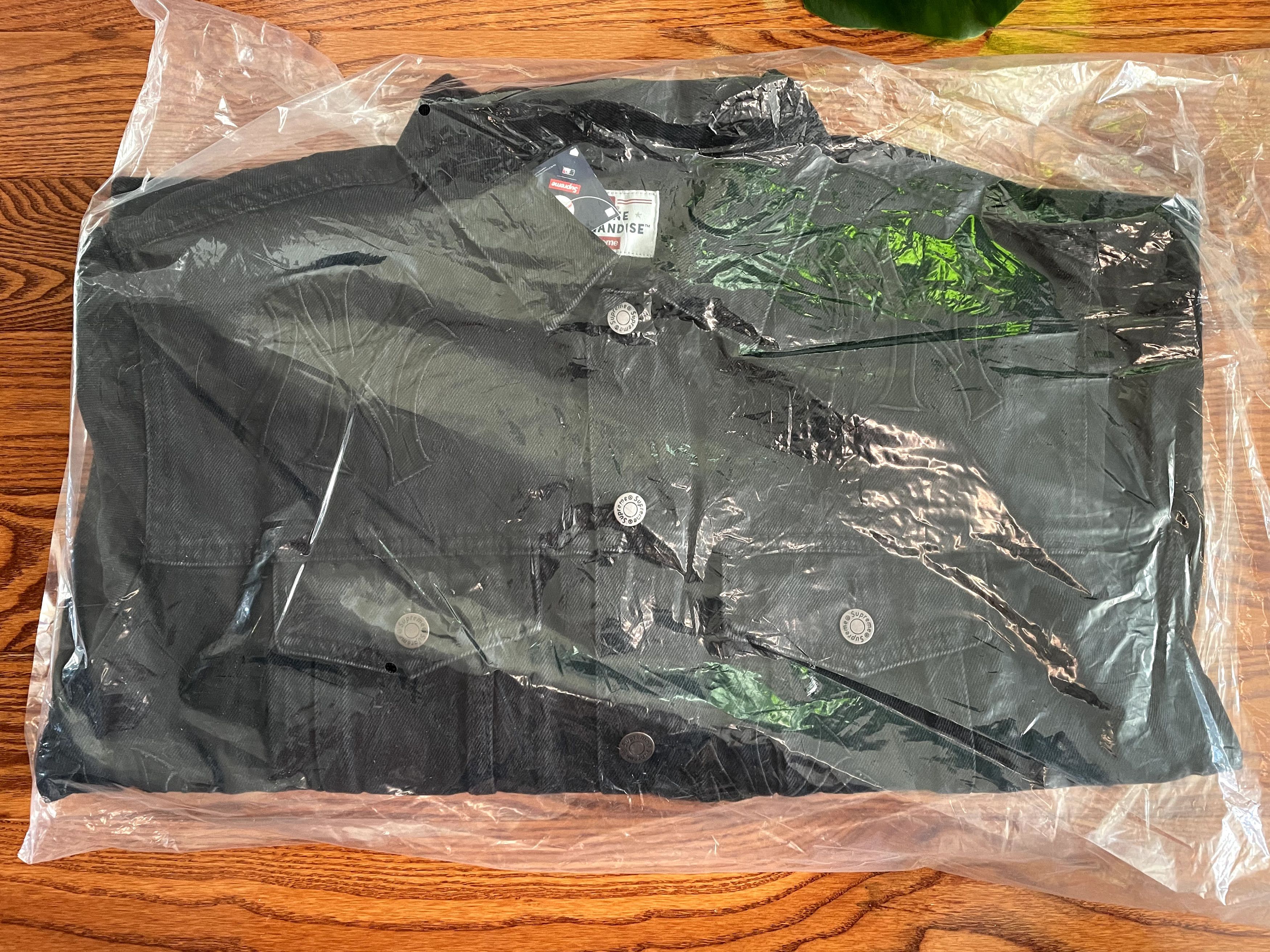New York Yankees × Supreme Supreme New York Yankees Denim Trucker Jacket Black Large Size US L / EU 52-54 / 3 - 8 Thumbnail