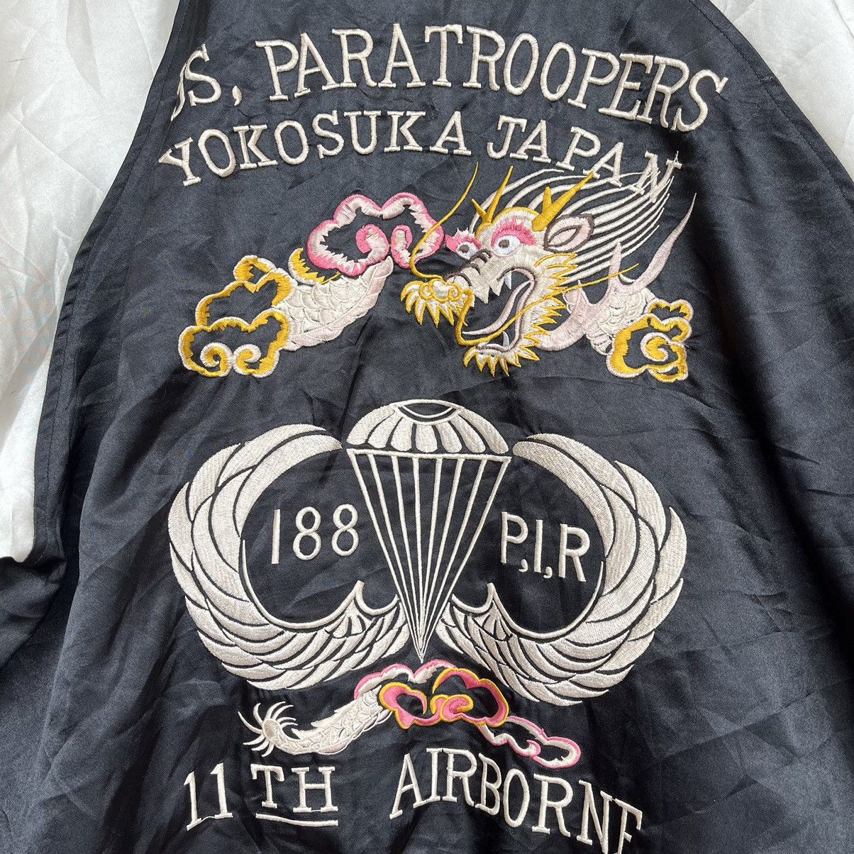 Vintage Vintage WW2 US Paratroopers 11th Airbone Sukajan Jacket Size US L / EU 52-54 / 3 - 23 Thumbnail