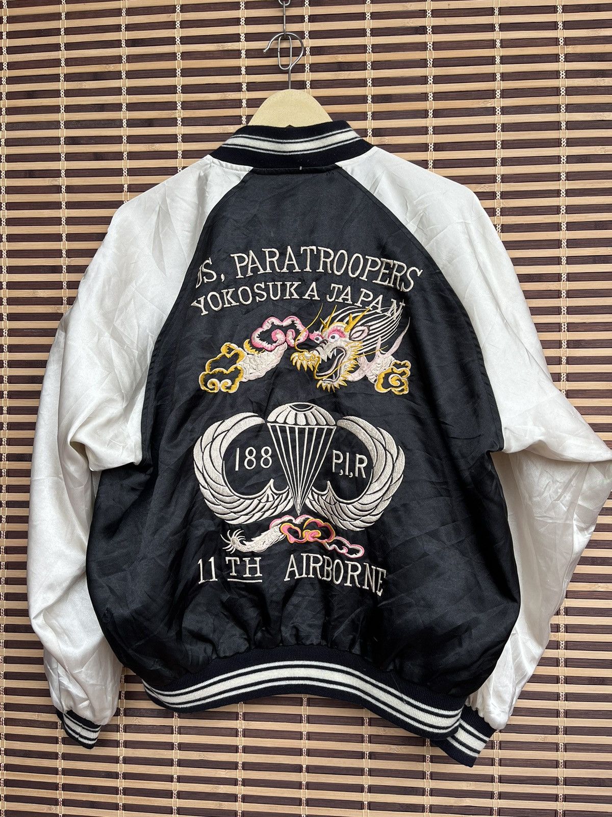 Vintage Vintage WW2 US Paratroopers 11th Airbone Sukajan Jacket Size US L / EU 52-54 / 3 - 25 Thumbnail