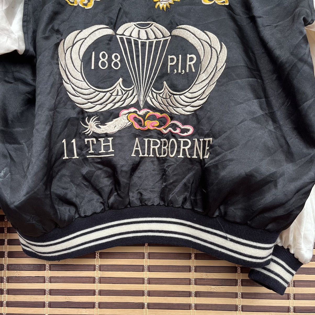 Vintage Vintage WW2 US Paratroopers 11th Airbone Sukajan Jacket Size US L / EU 52-54 / 3 - 19 Thumbnail