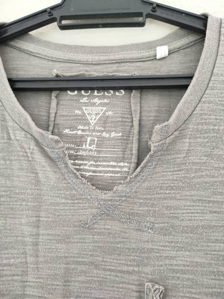 Guess Guess T Size US L / EU 52-54 / 3 - 2 Thumbnail