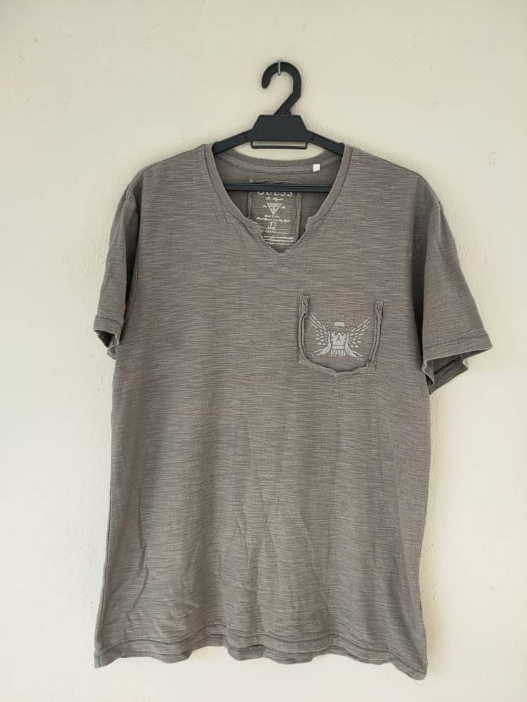 Guess Guess T Size US L / EU 52-54 / 3 - 1 Thumbnail