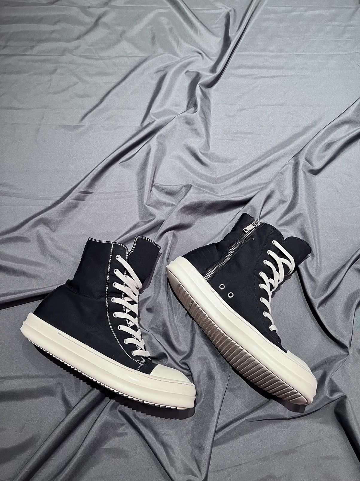 Rick Owens × Rick Owens Drkshdw Rick owens drkshdw ramones hi-top in black/milk size43 Size US 10 / EU 43 - 3 Thumbnail