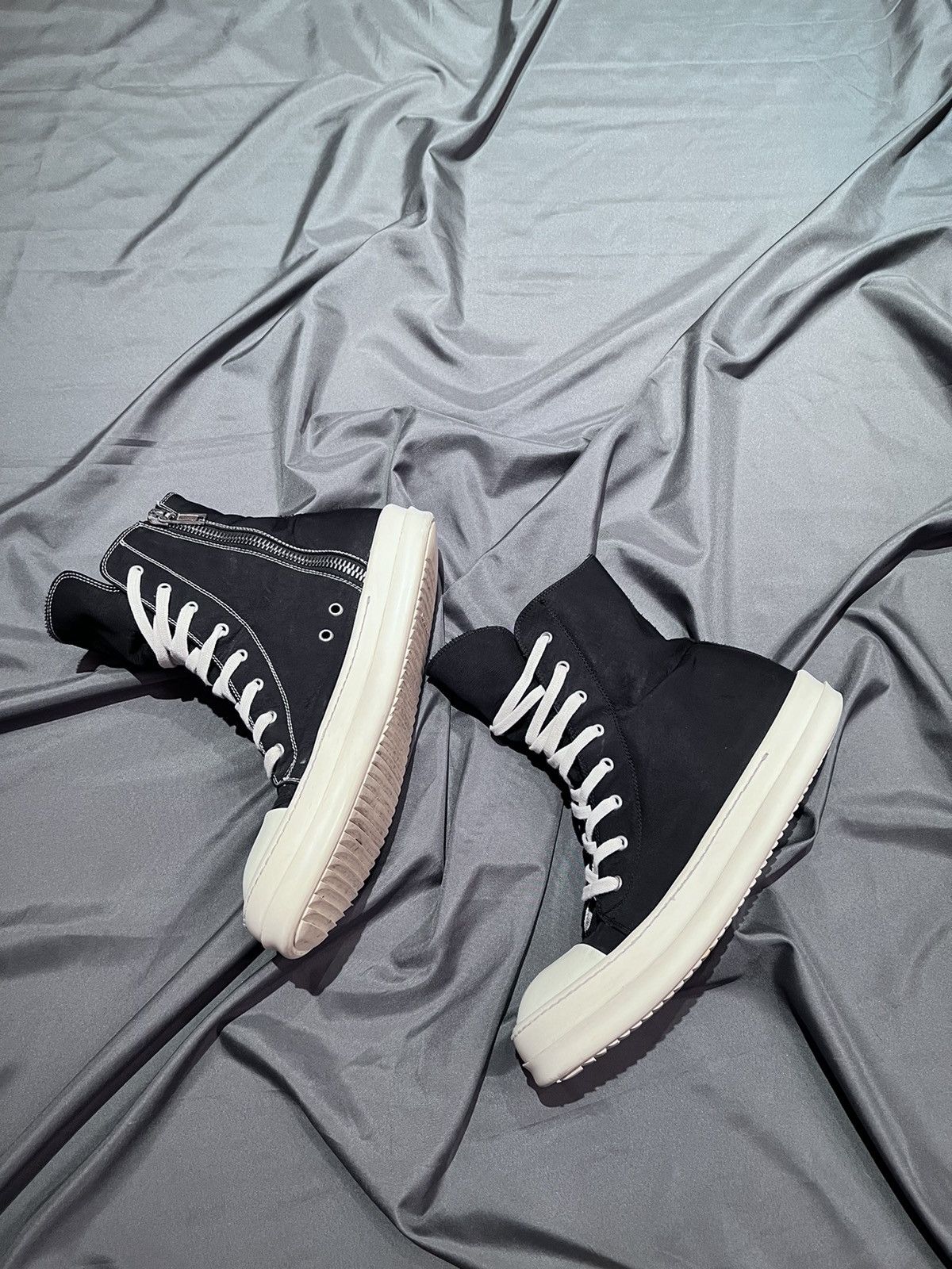 Rick Owens × Rick Owens Drkshdw Rick owens drkshdw ramones hi-top in black/milk size43 Size US 10 / EU 43 - 2 Thumbnail