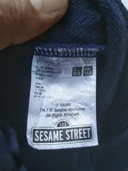 Kaws × Uniqlo VINTAGE KAWS x SESAME STREET HOODIE Size US M / EU 48-50 / 2 - 7 Thumbnail