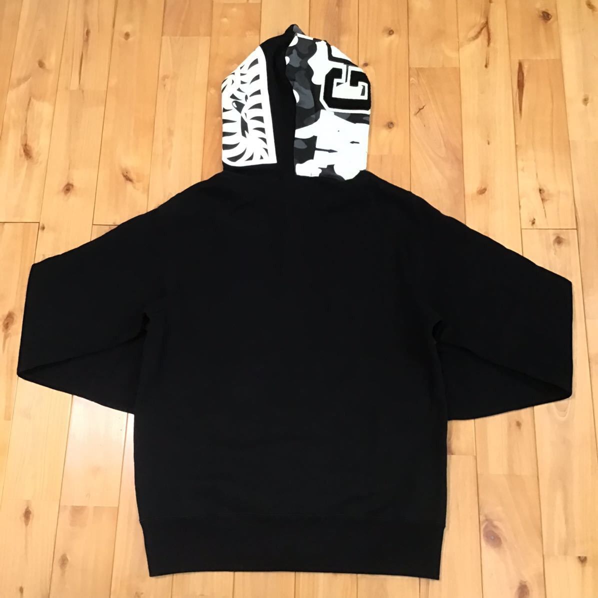 Bape 💫Glow in the dark💫 BAPE City camo Shark full zip hoodie Size US M / EU 48-50 / 2 - 6 Thumbnail