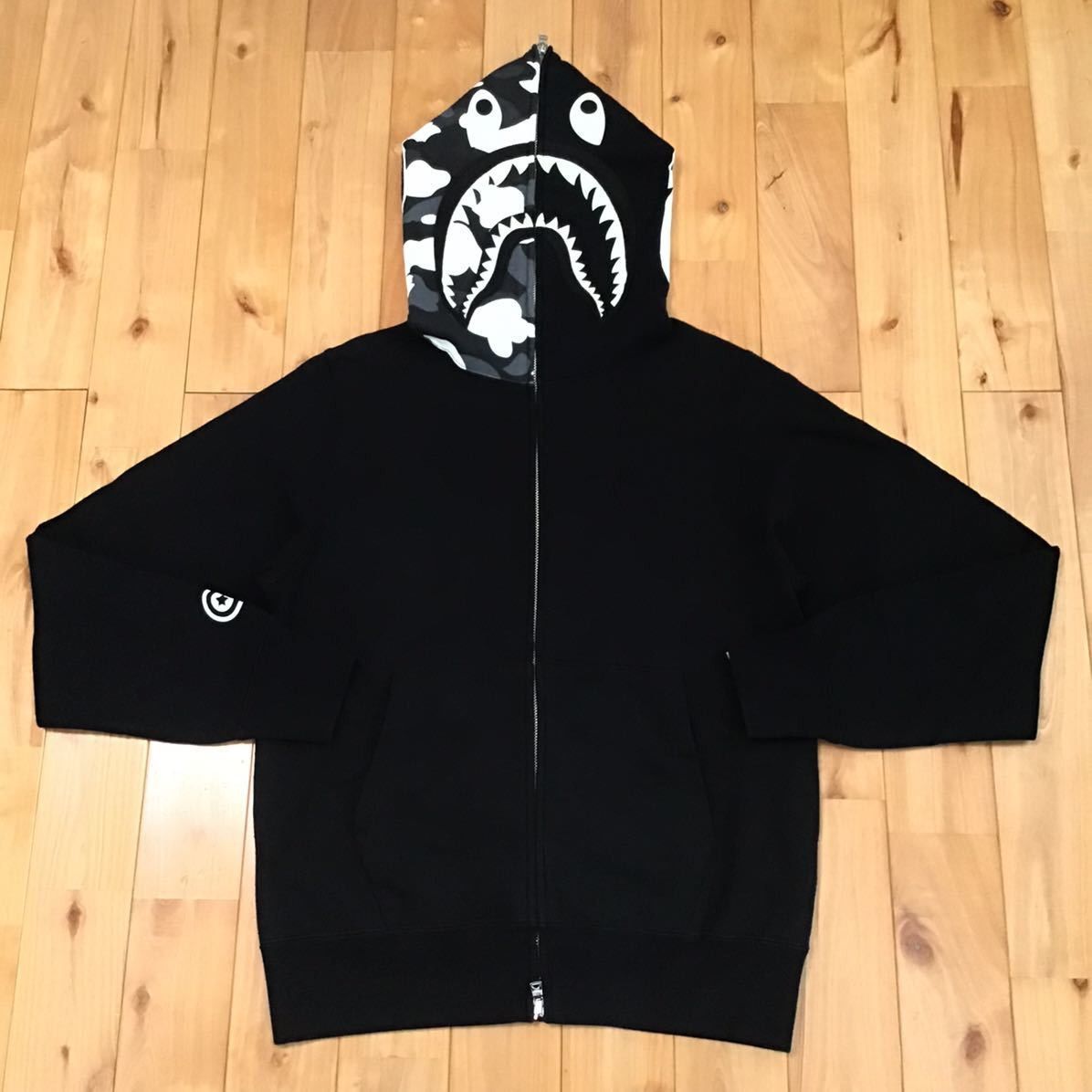 Bape 💫Glow in the dark💫 BAPE City camo Shark full zip hoodie Size US M / EU 48-50 / 2 - 2 Thumbnail