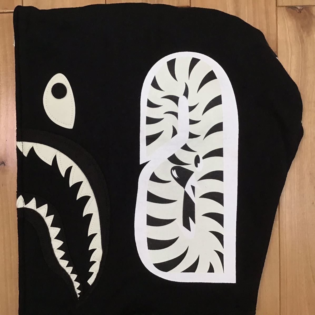 Bape 💫Glow in the dark💫 BAPE City camo Shark full zip hoodie Size US M / EU 48-50 / 2 - 5 Thumbnail