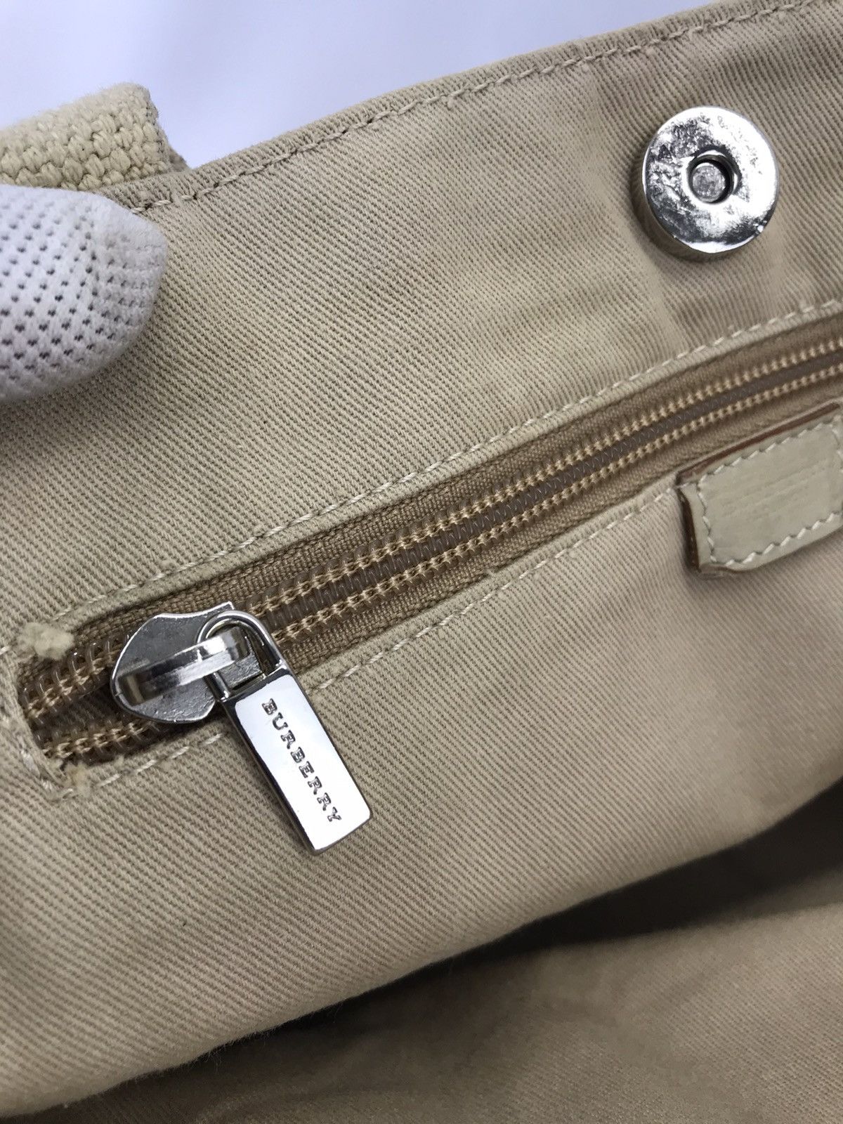 Burberry 🔥Hot item🔥Authentic Burberry Nova Check Handbag Size ONE SIZE - 20 Thumbnail