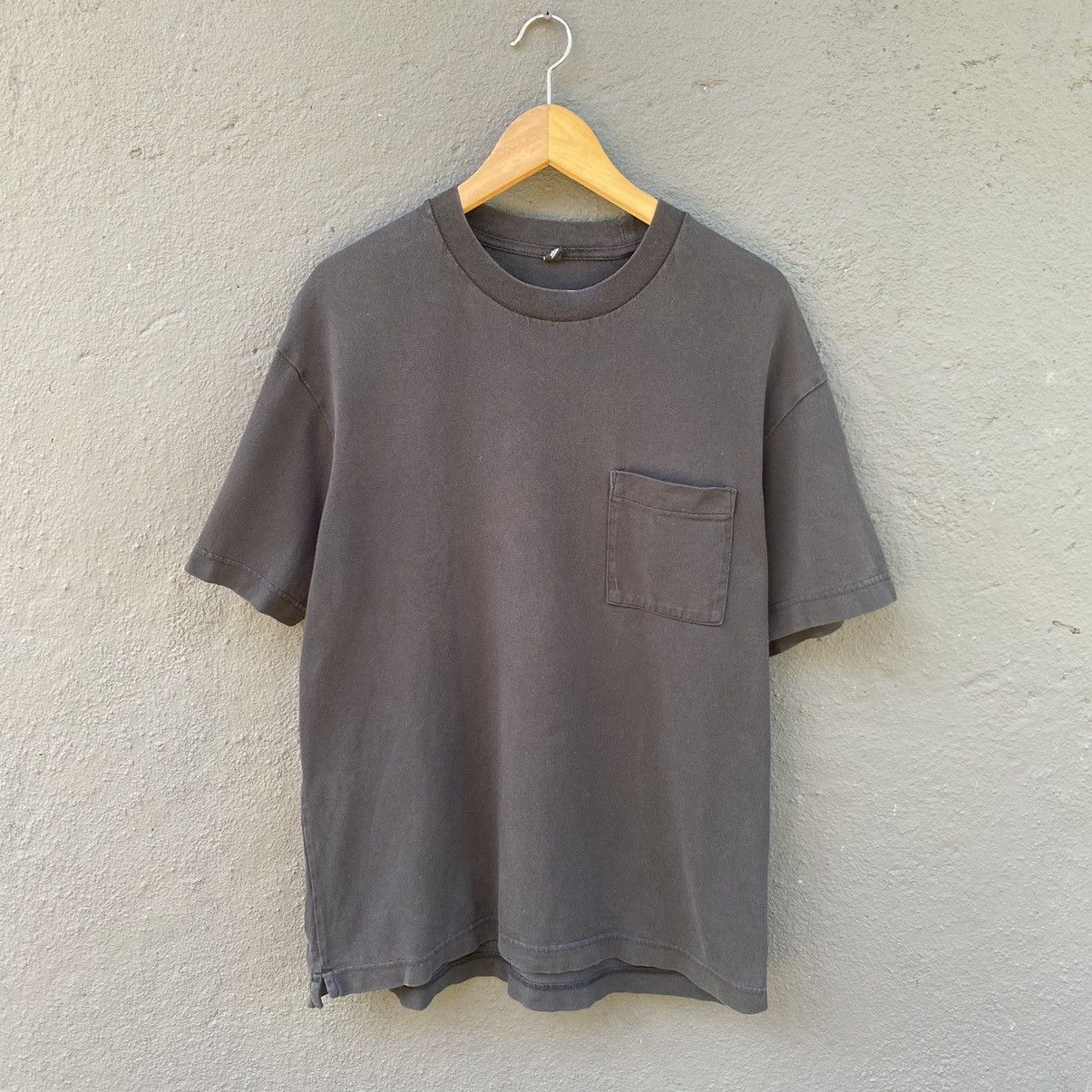 Uniqlo Thrashed Faded Uniqlo ERD GRUNGE GHOST POCKET GRAIL TEE Size US L / EU 52-54 / 3 - 1 Thumbnail