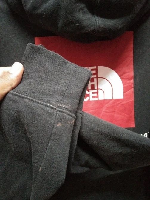 The North Face 🔥NEW YEAR DEALS🔥 THE NORTH FACE HOODIE Size US M / EU 48-50 / 2 - 10 Thumbnail