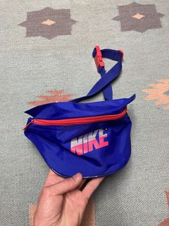 Vintage 1980's NIKE Vinyl Fanny Pack / Bum Bag