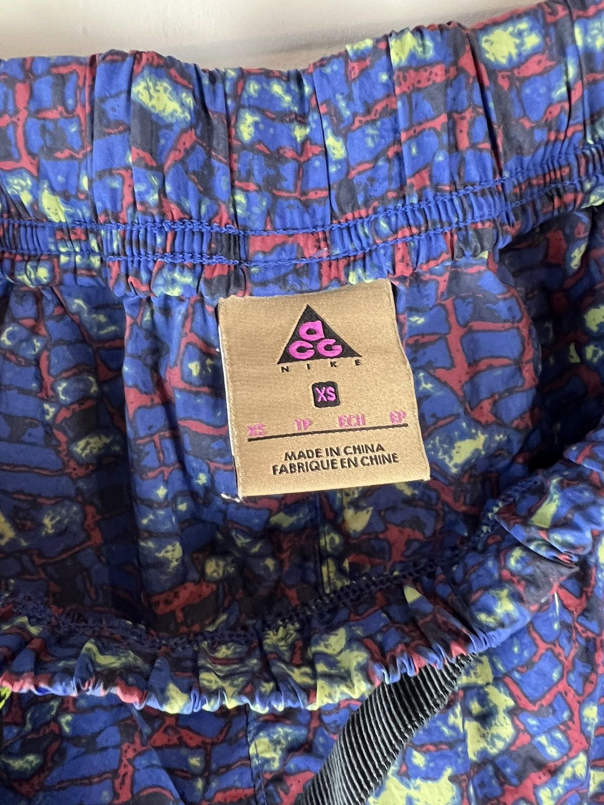 Nike × Nike ACG Women ACG Woven Pattern Shorts Size 26" / US 2 / IT 38 - 3 Thumbnail